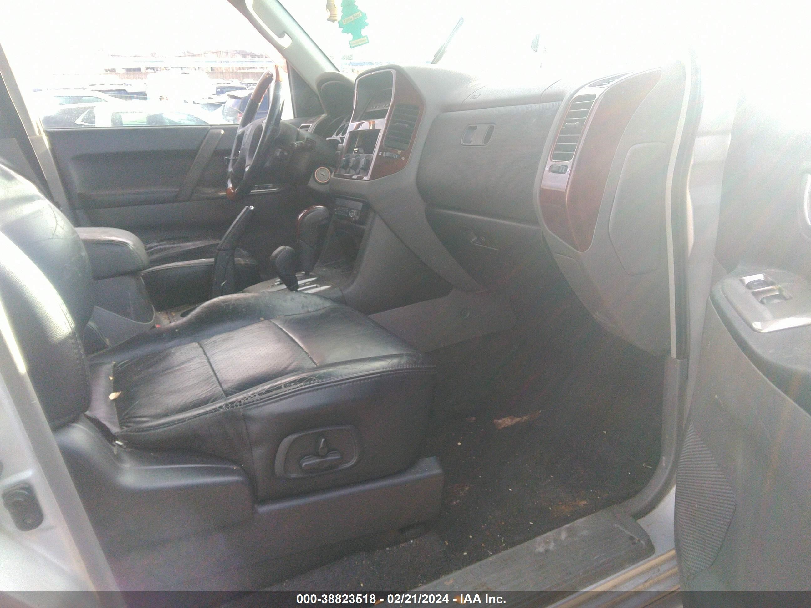 Photo 4 VIN: JA4NW51S53J028306 - MITSUBISHI MONTERO 