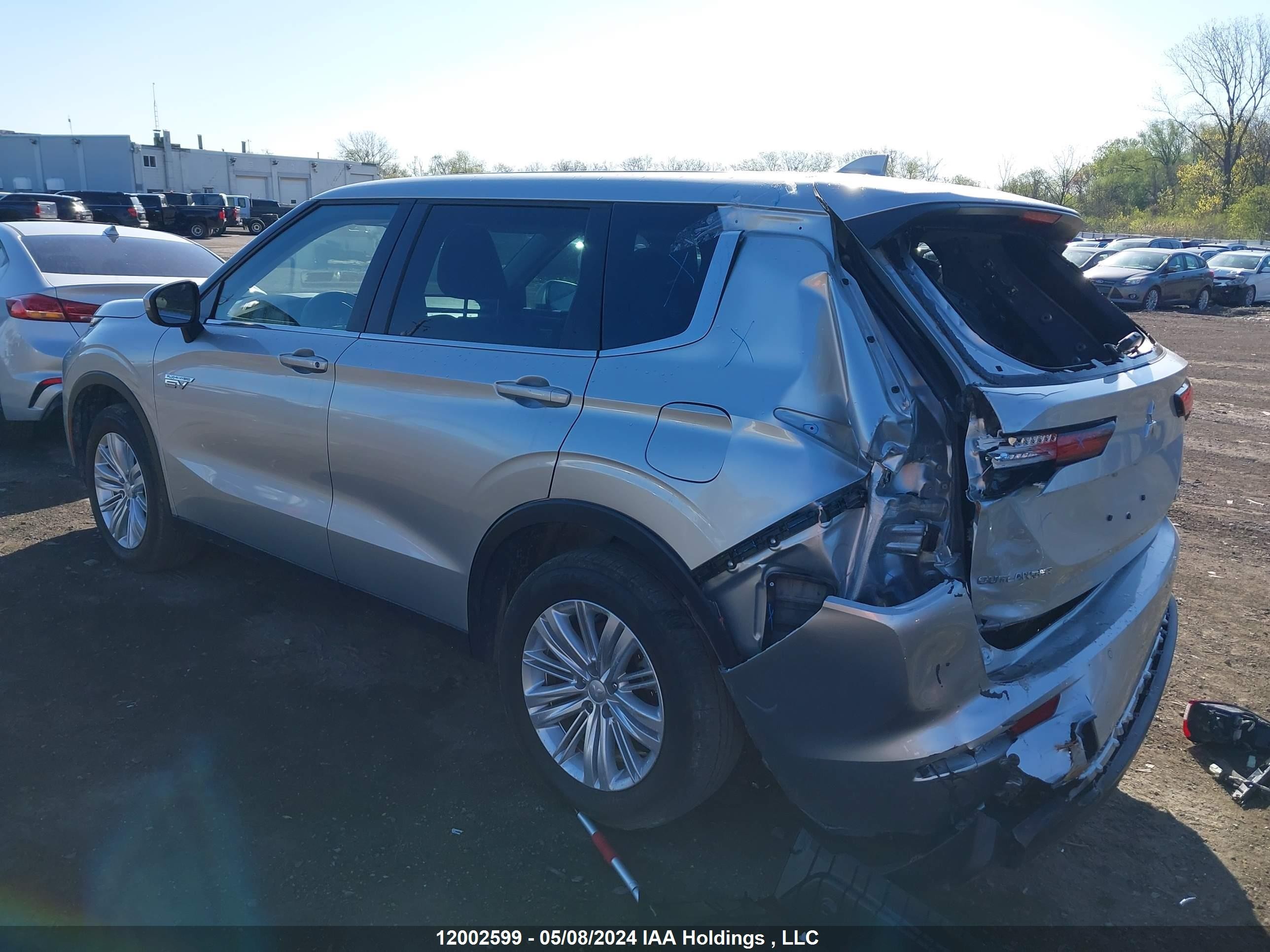 Photo 2 VIN: JA4T5TA9XPZ603602 - MITSUBISHI OUTLANDER 