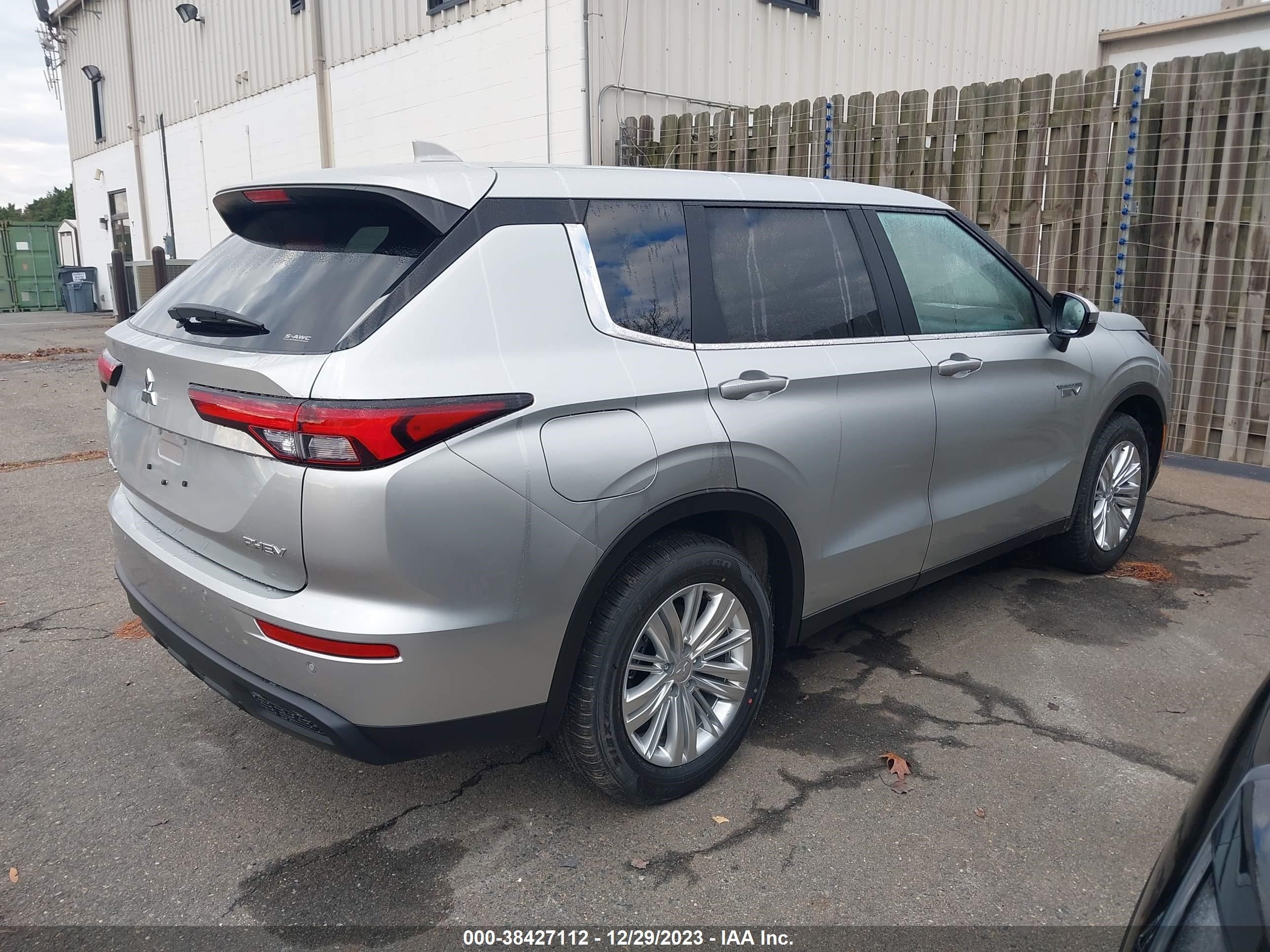 Photo 3 VIN: JA4T5UA90RZ028144 - MITSUBISHI OUTLANDER 