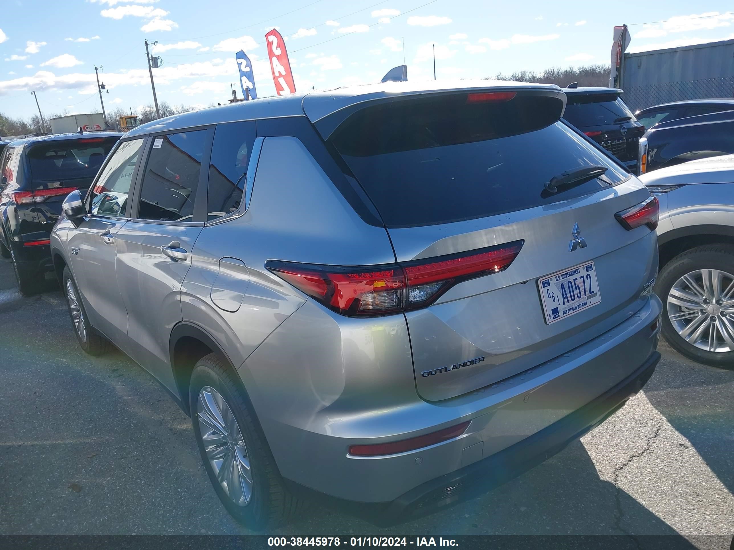 Photo 2 VIN: JA4T5UA91RZ029092 - MITSUBISHI OUTLANDER 