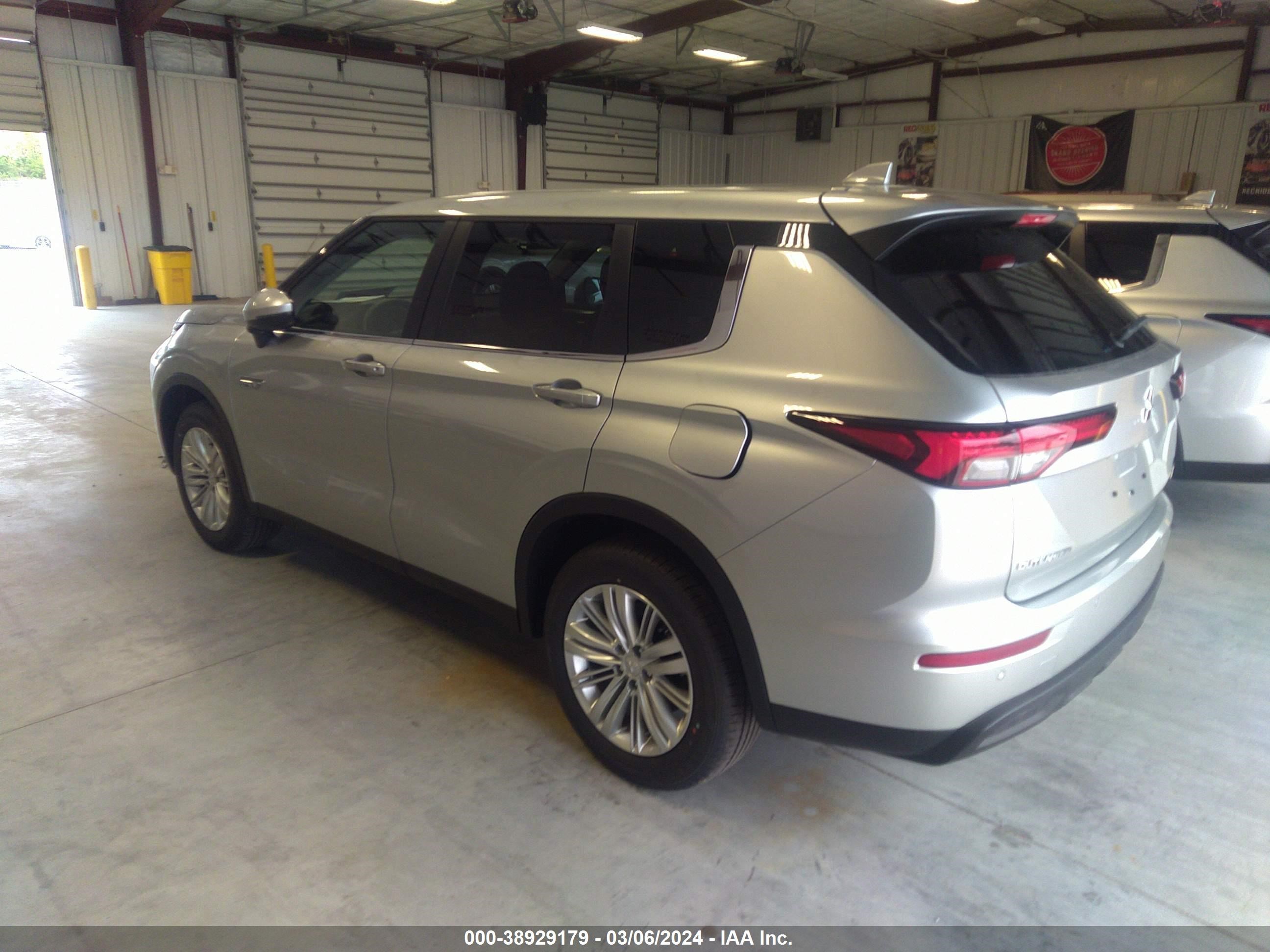 Photo 2 VIN: JA4T5UA91RZ033160 - MITSUBISHI OUTLANDER 