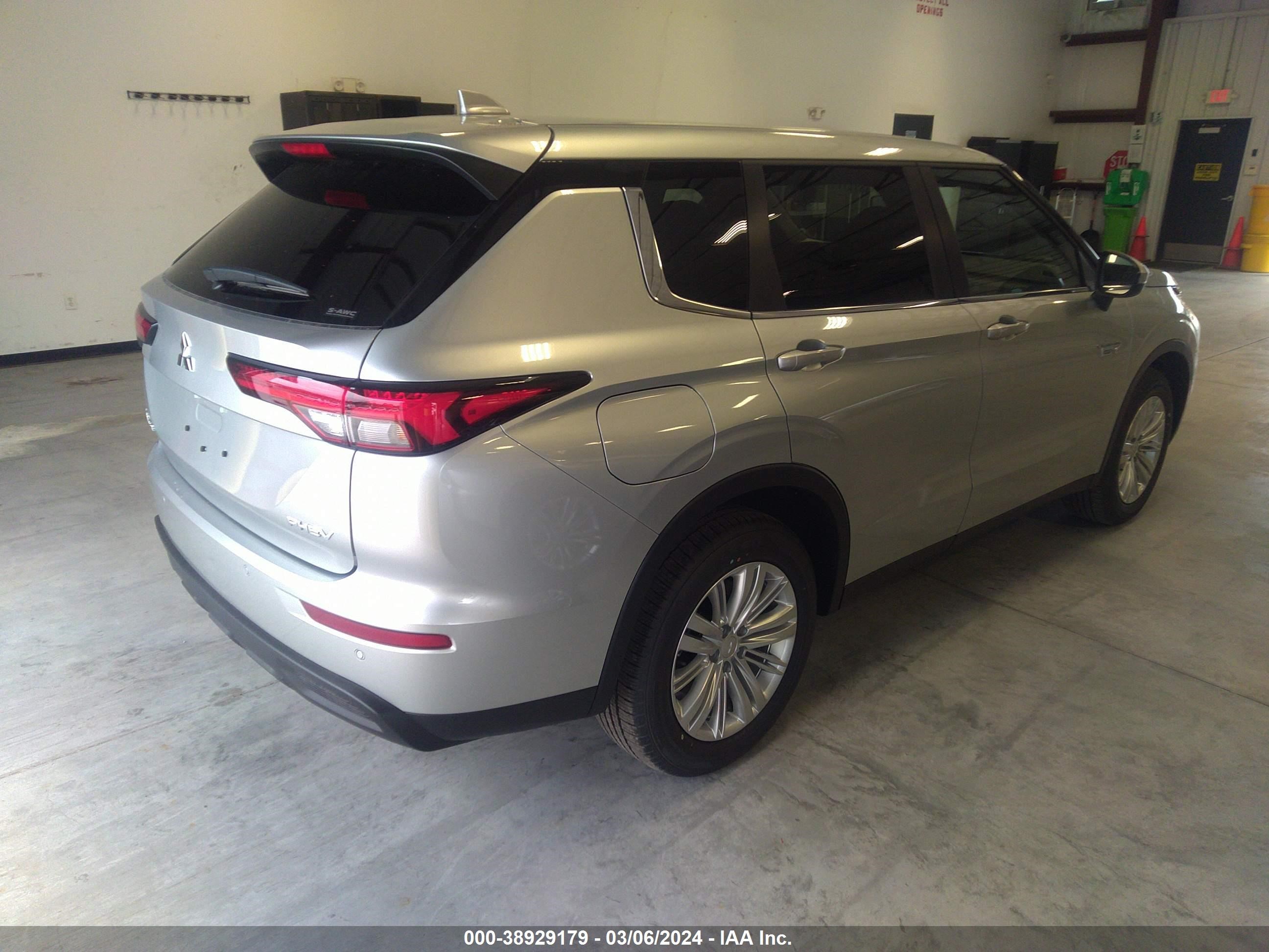 Photo 3 VIN: JA4T5UA91RZ033160 - MITSUBISHI OUTLANDER 