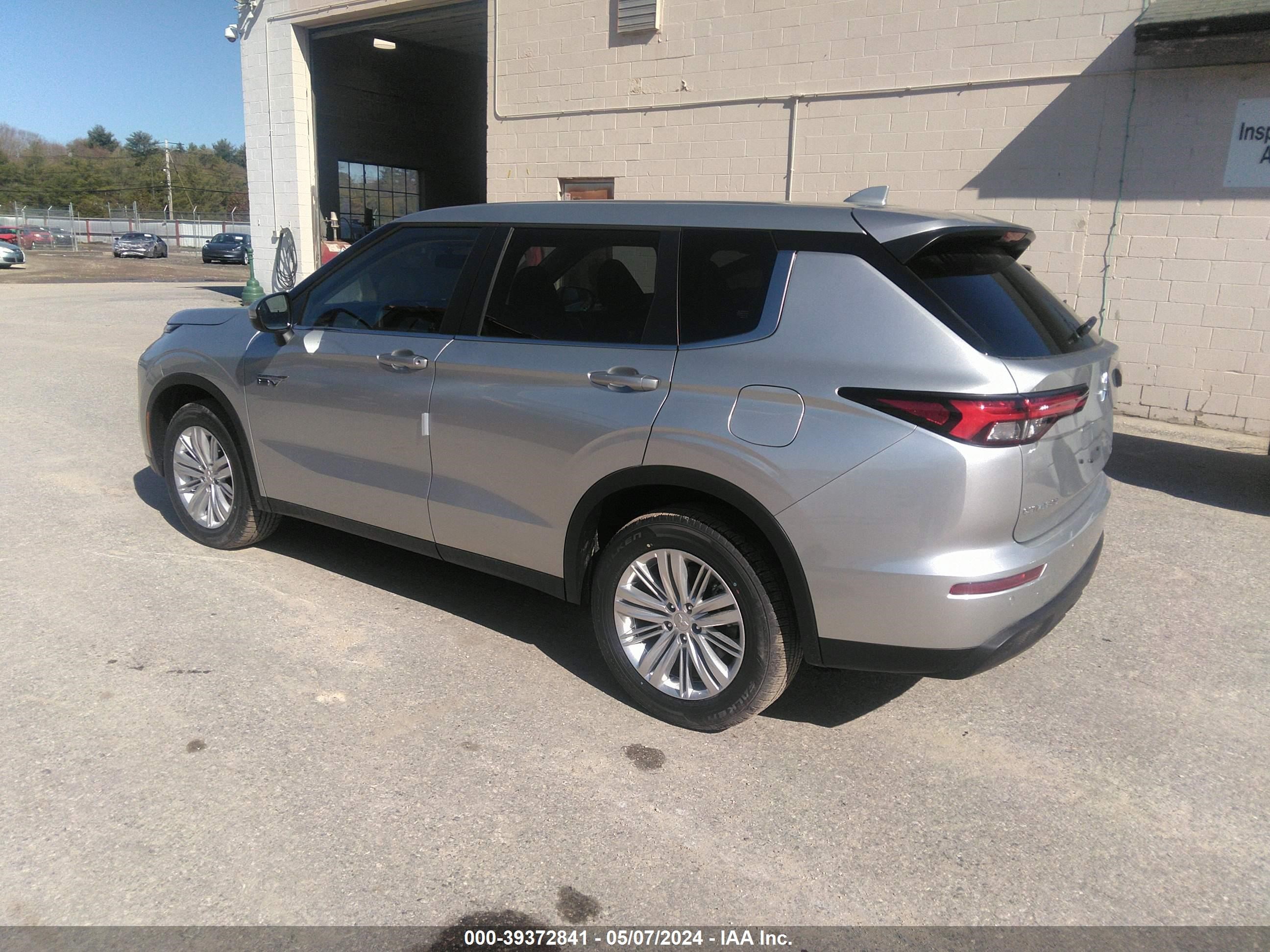 Photo 2 VIN: JA4T5UA91RZ049245 - MITSUBISHI OUTLANDER 