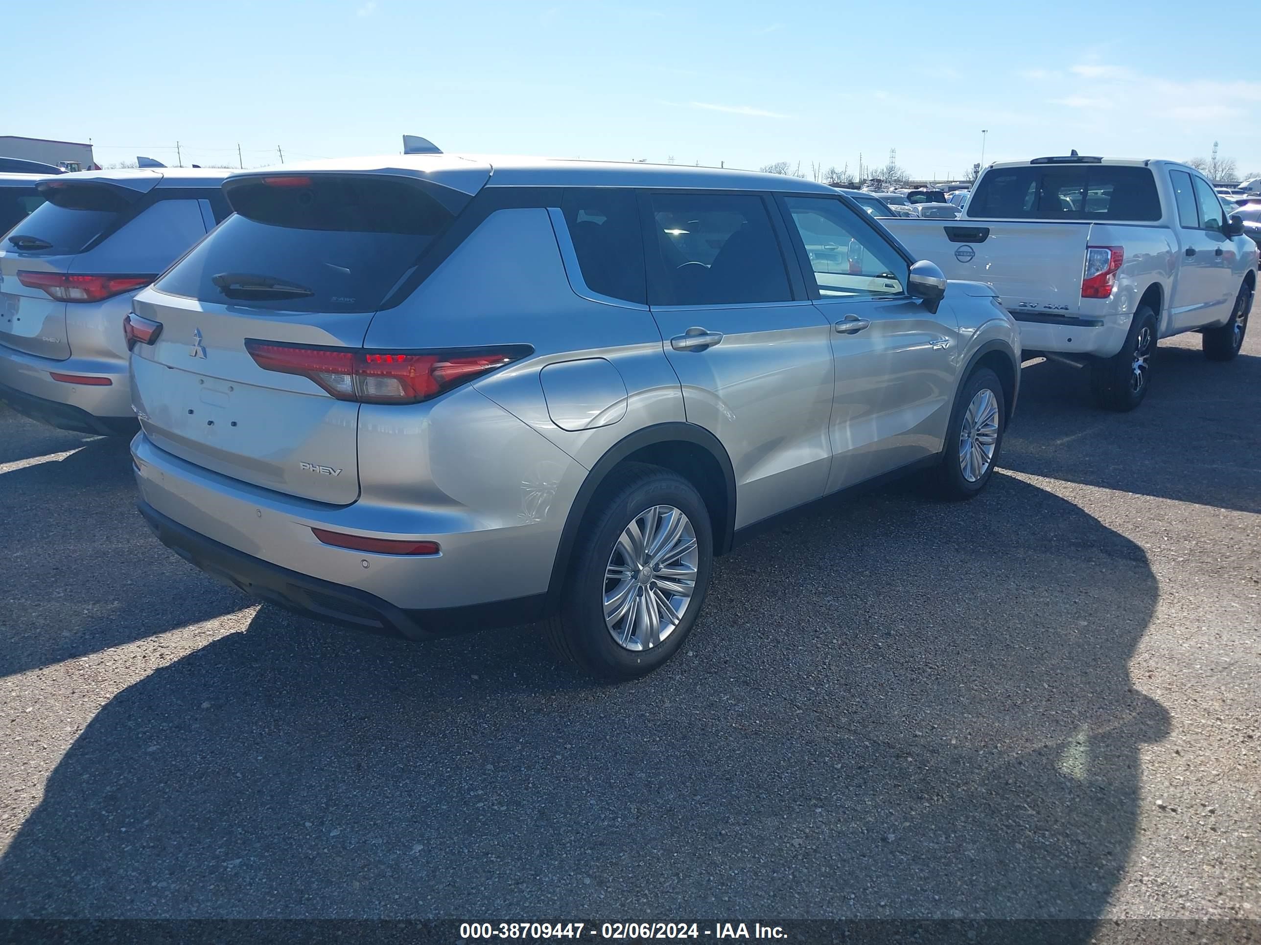 Photo 3 VIN: JA4T5UA92RZ032020 - MITSUBISHI OUTLANDER 