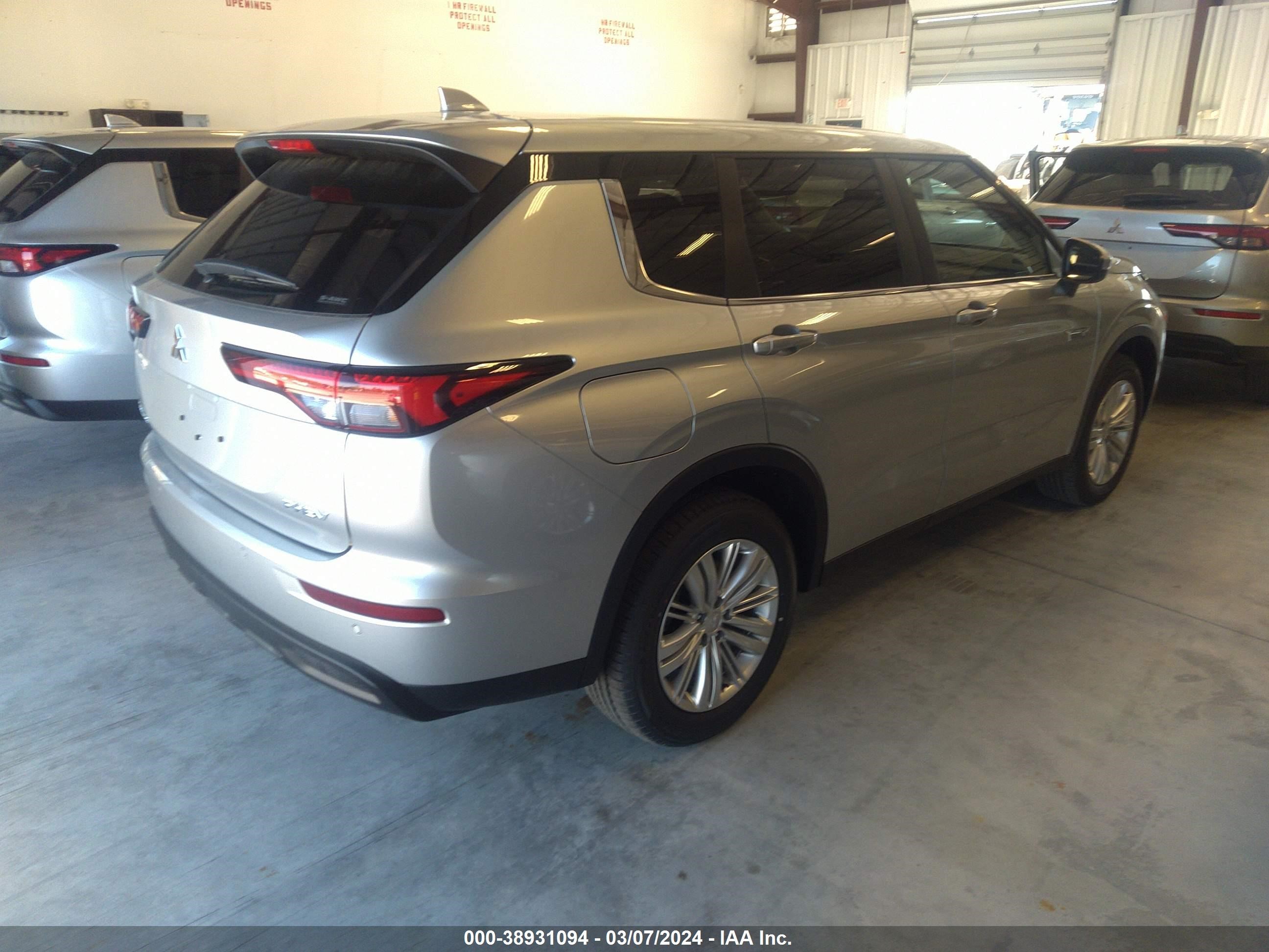 Photo 3 VIN: JA4T5UA92RZ033247 - MITSUBISHI OUTLANDER 