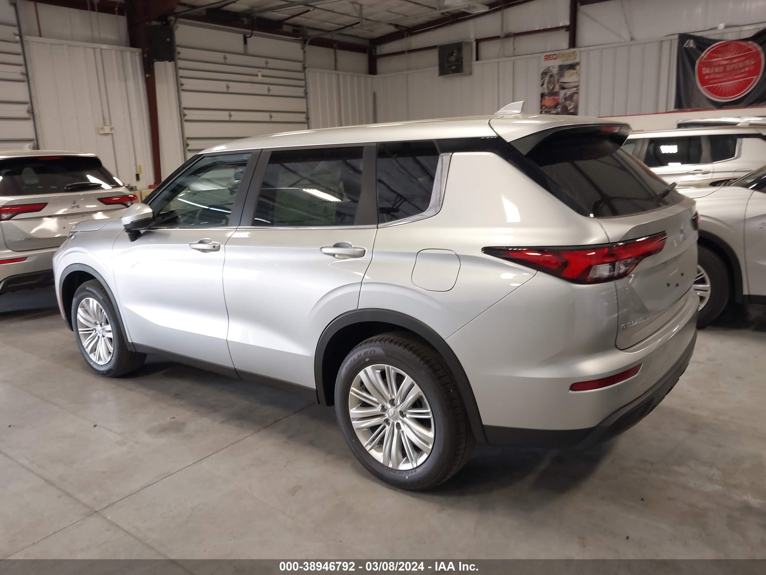 Photo 2 VIN: JA4T5UA95RZ033193 - MITSUBISHI OUTLANDER 