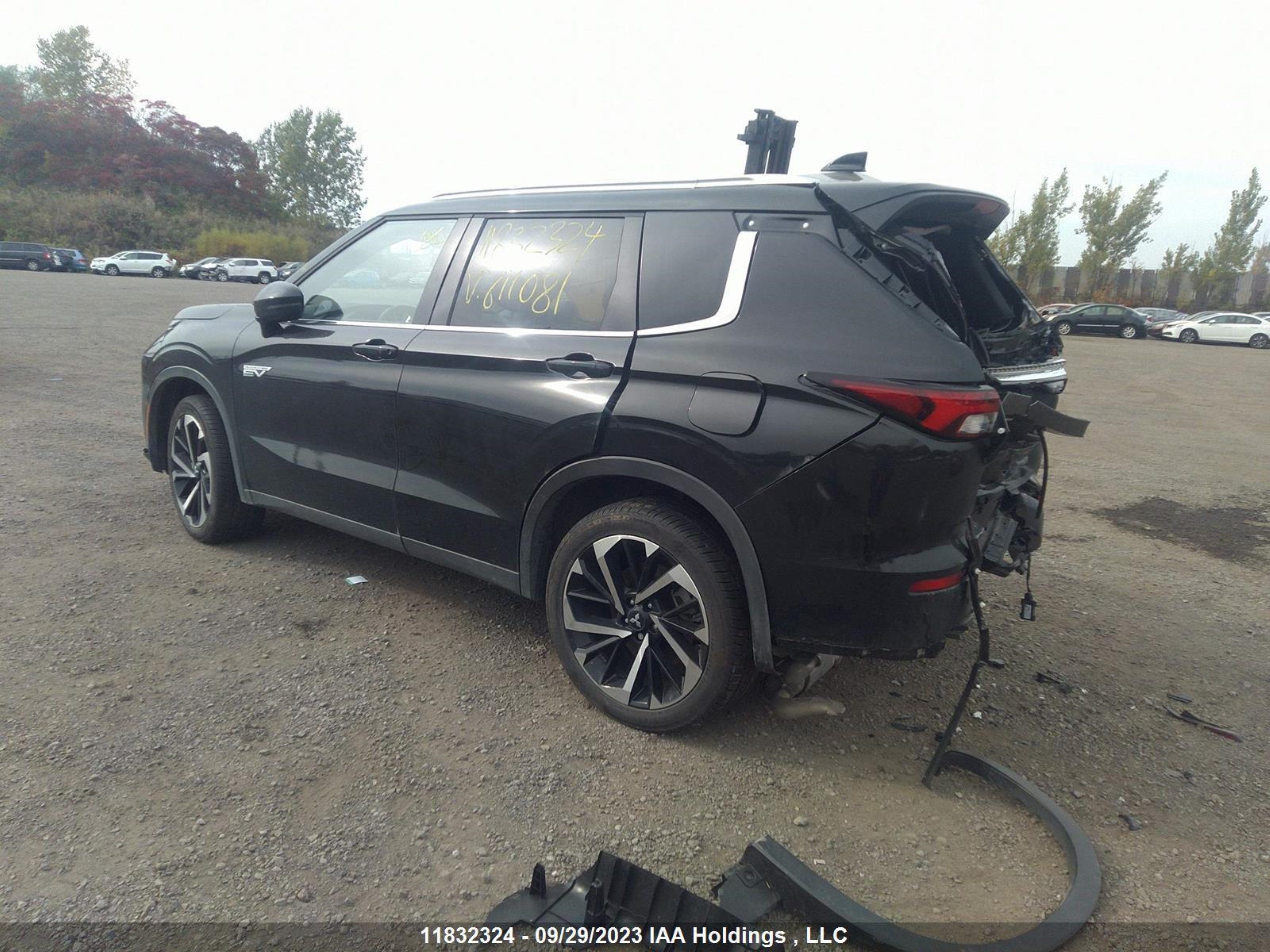 Photo 2 VIN: JA4T5UA97PZ611081 - MITSUBISHI OUTLANDER 