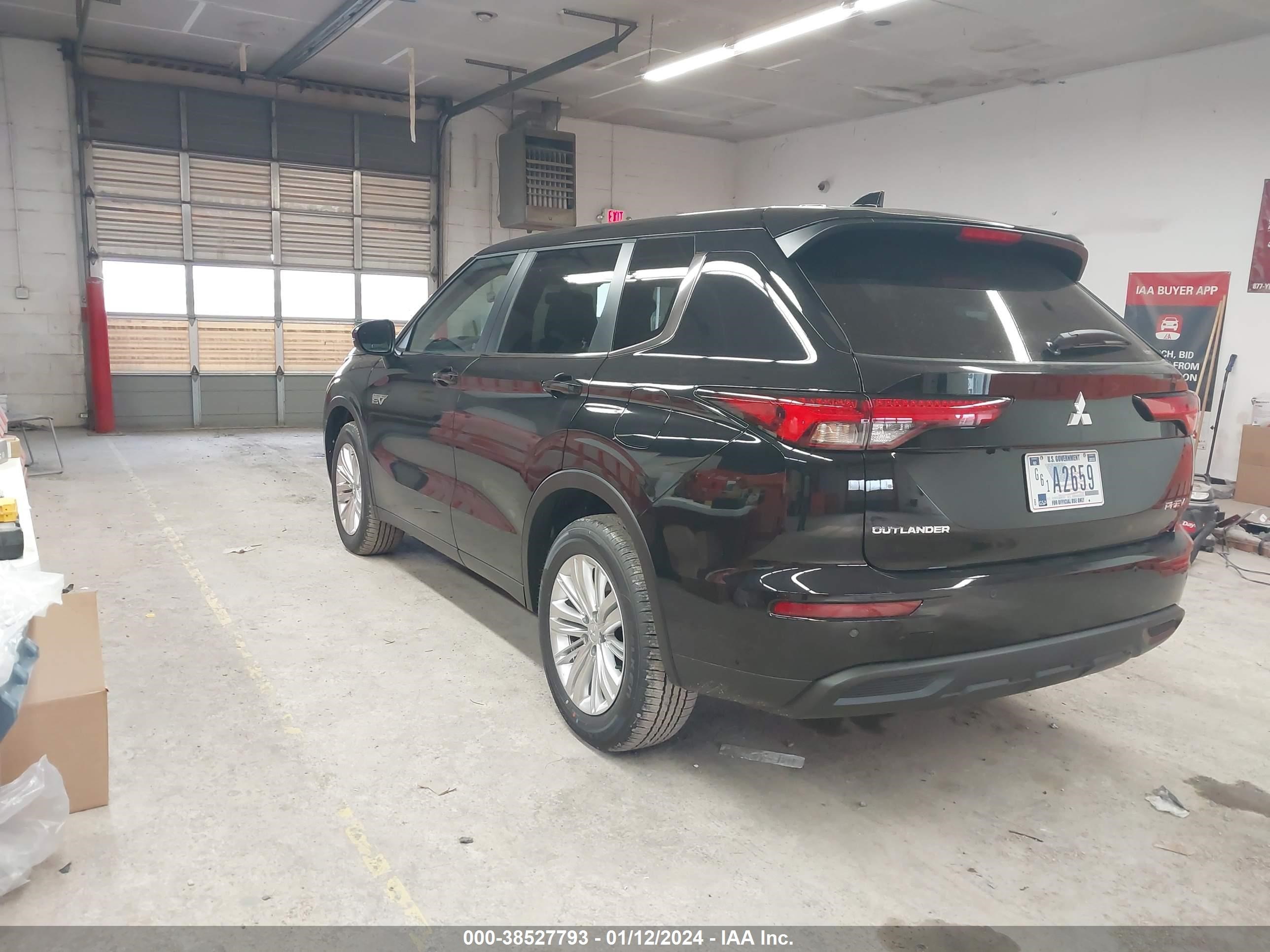 Photo 2 VIN: JA4T5UA97RZ028531 - MITSUBISHI OUTLANDER 