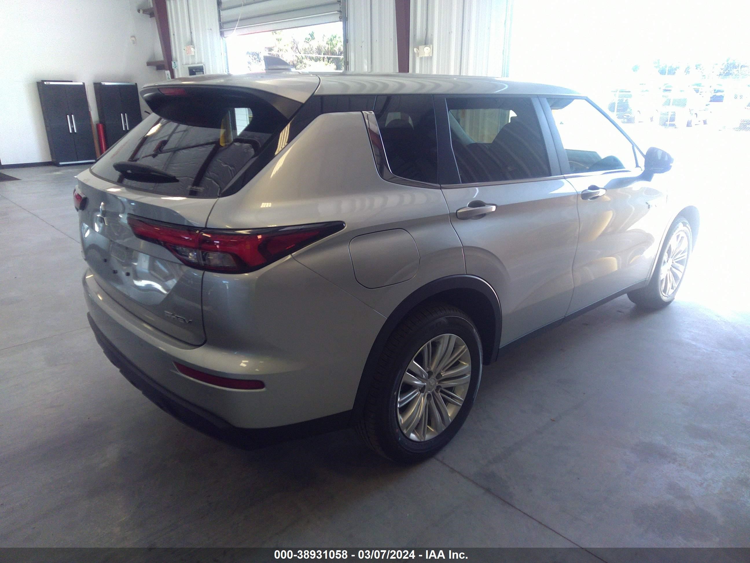 Photo 3 VIN: JA4T5UA97RZ033132 - MITSUBISHI OUTLANDER 