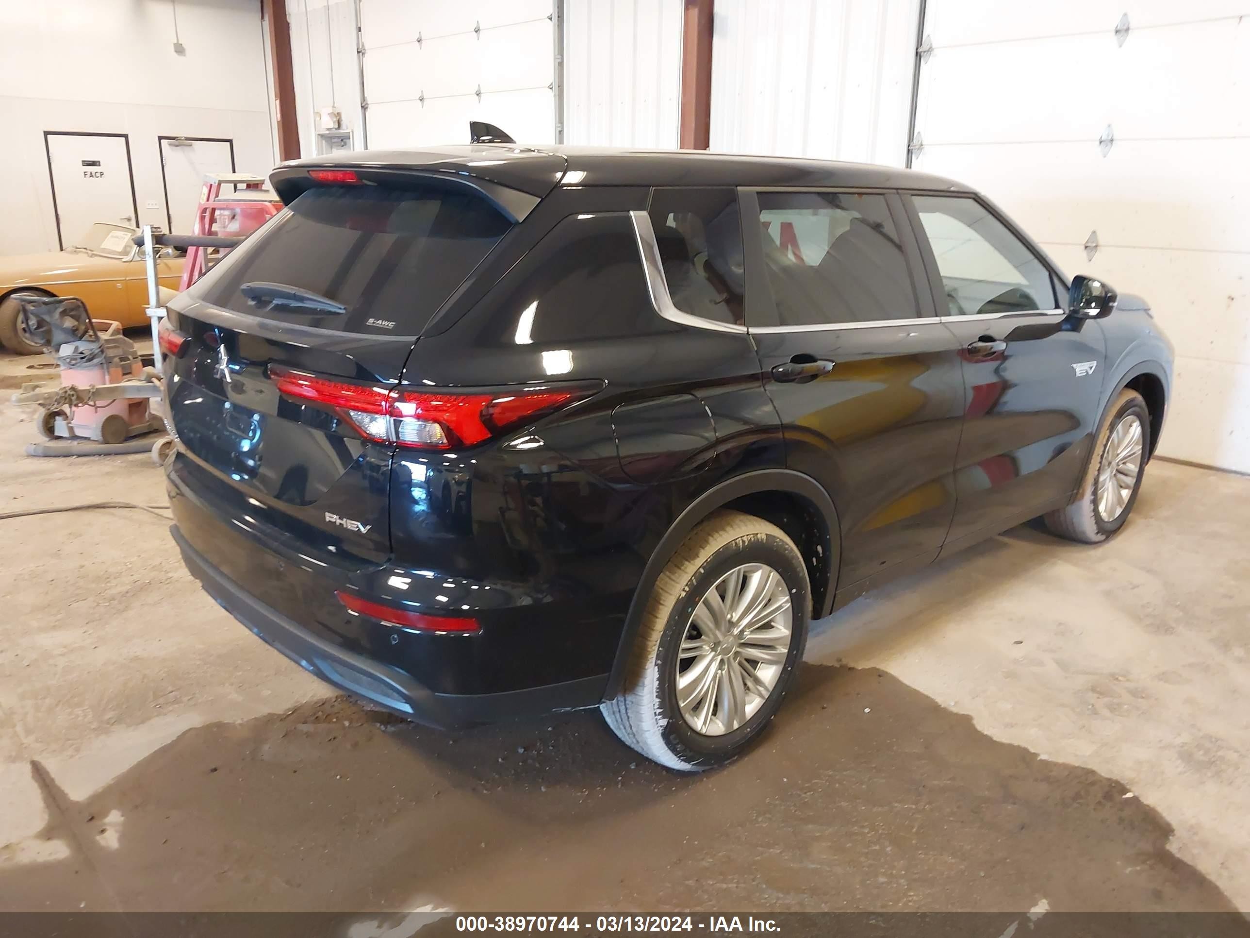 Photo 3 VIN: JA4T5UA98RZ040588 - MITSUBISHI OUTLANDER 