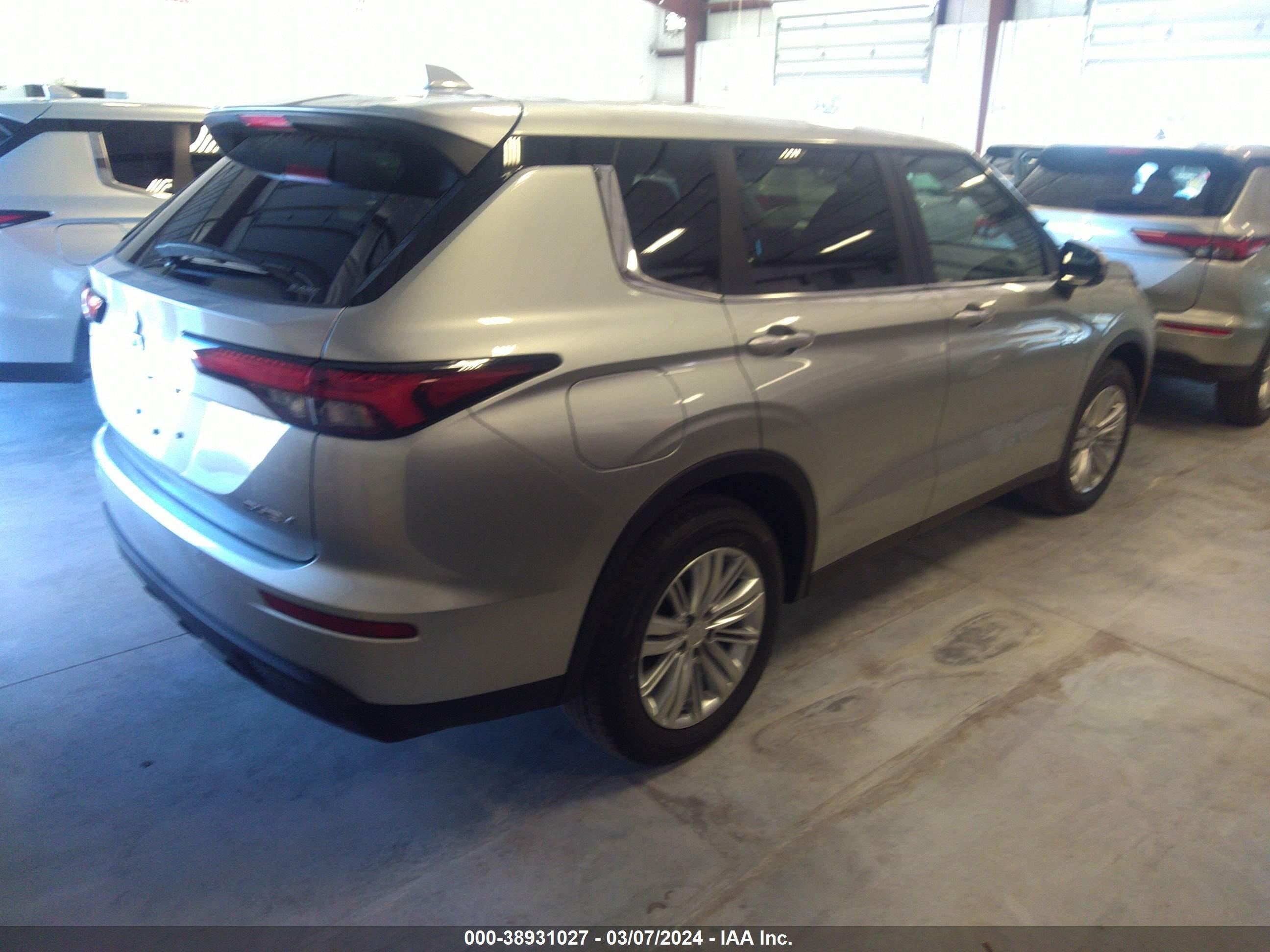 Photo 3 VIN: JA4T5UA9XRZ033190 - MITSUBISHI OUTLANDER 