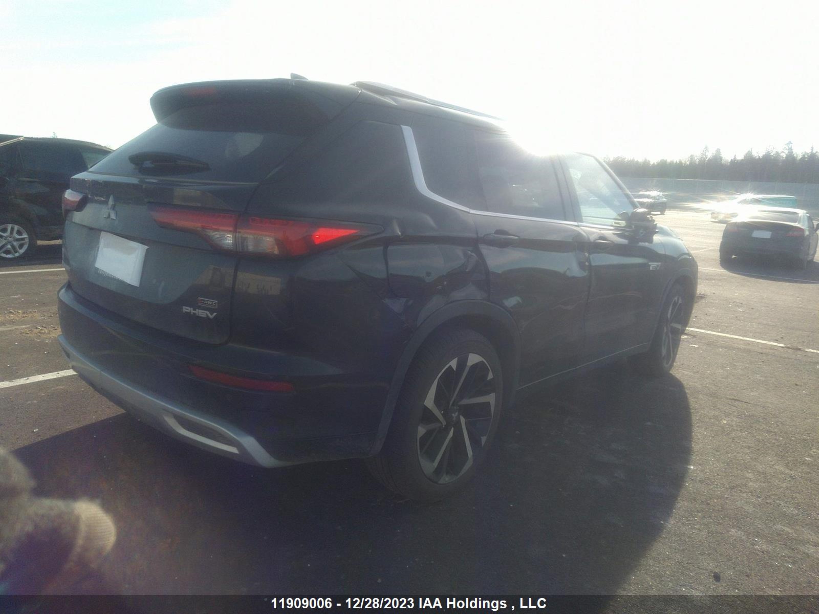 Photo 3 VIN: JA4T5VA93PZ612721 - MITSUBISHI OUTLANDER 