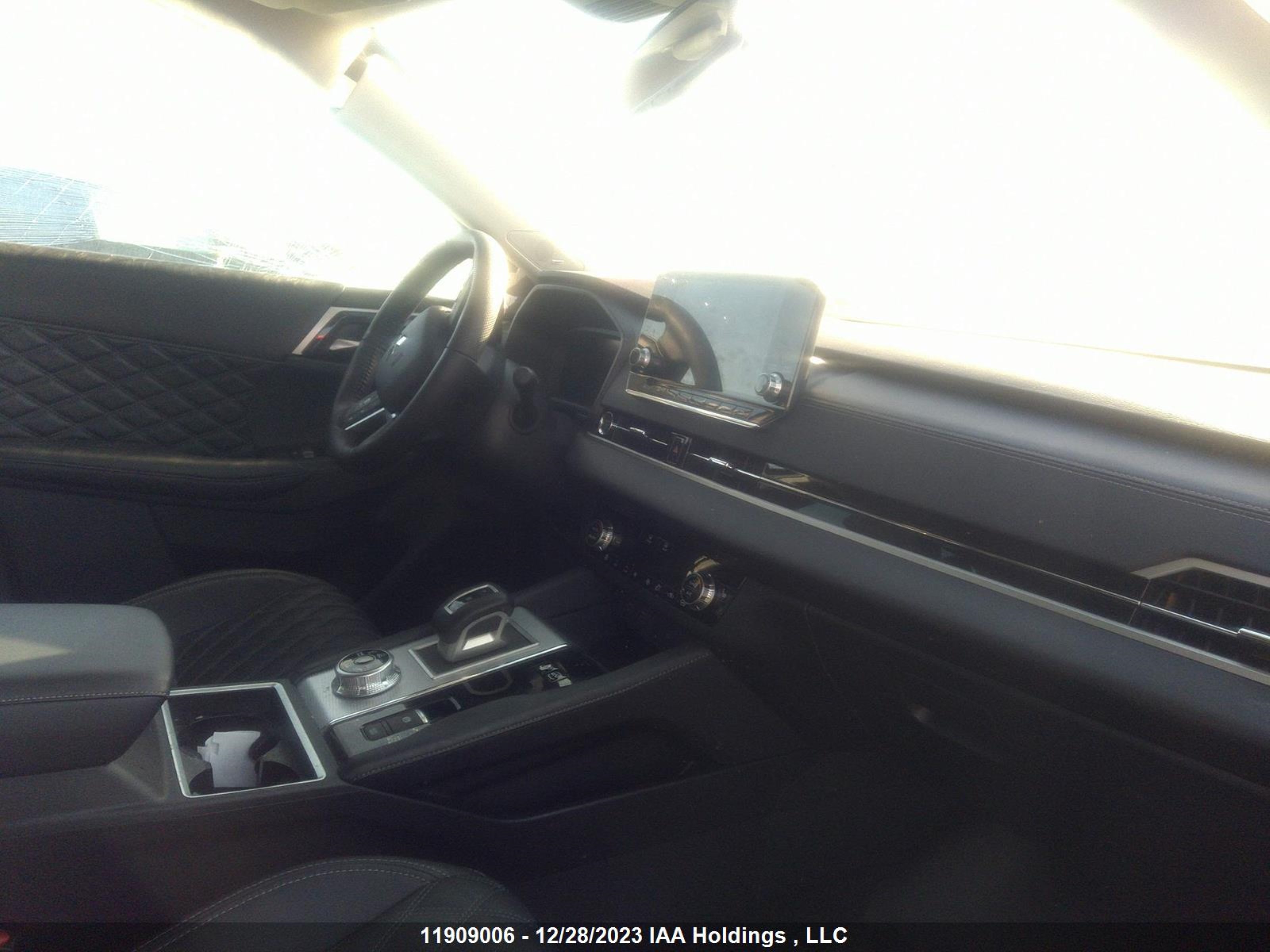 Photo 4 VIN: JA4T5VA93PZ612721 - MITSUBISHI OUTLANDER 