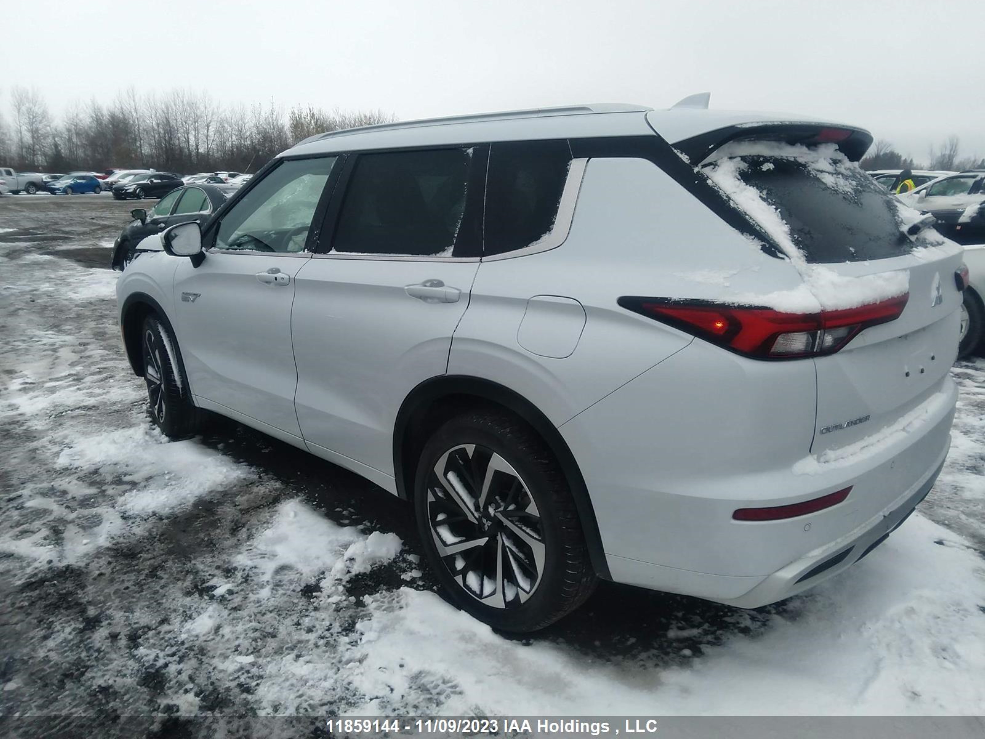 Photo 2 VIN: JA4T5VA95PZ610310 - MITSUBISHI OUTLANDER 