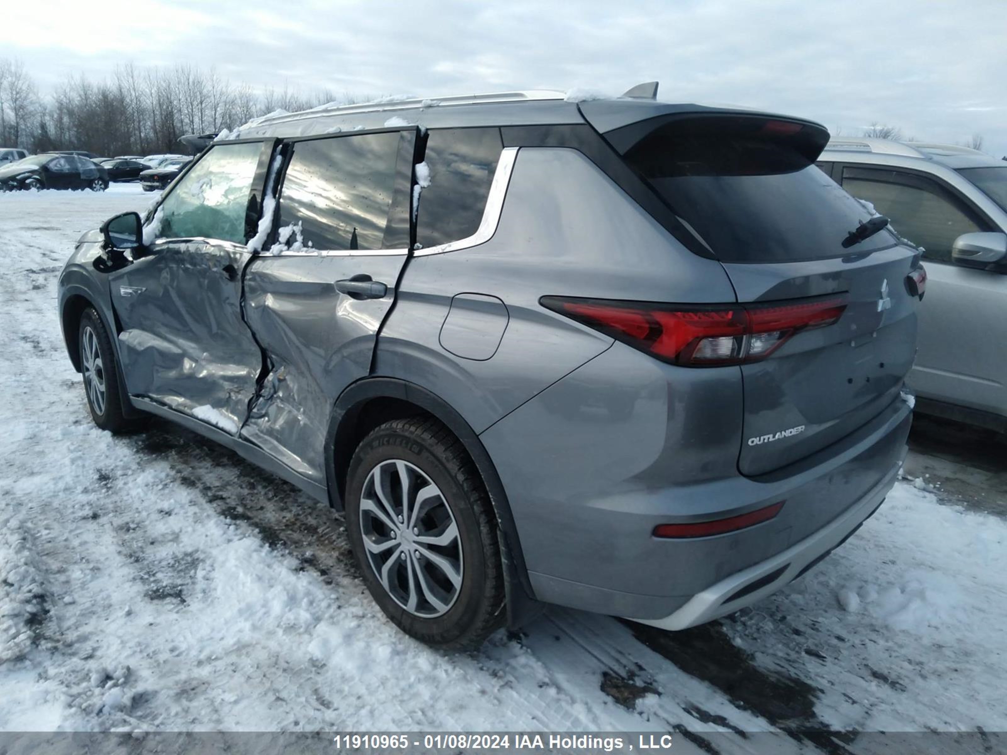 Photo 2 VIN: JA4T5VA9XPZ613204 - MITSUBISHI OUTLANDER 