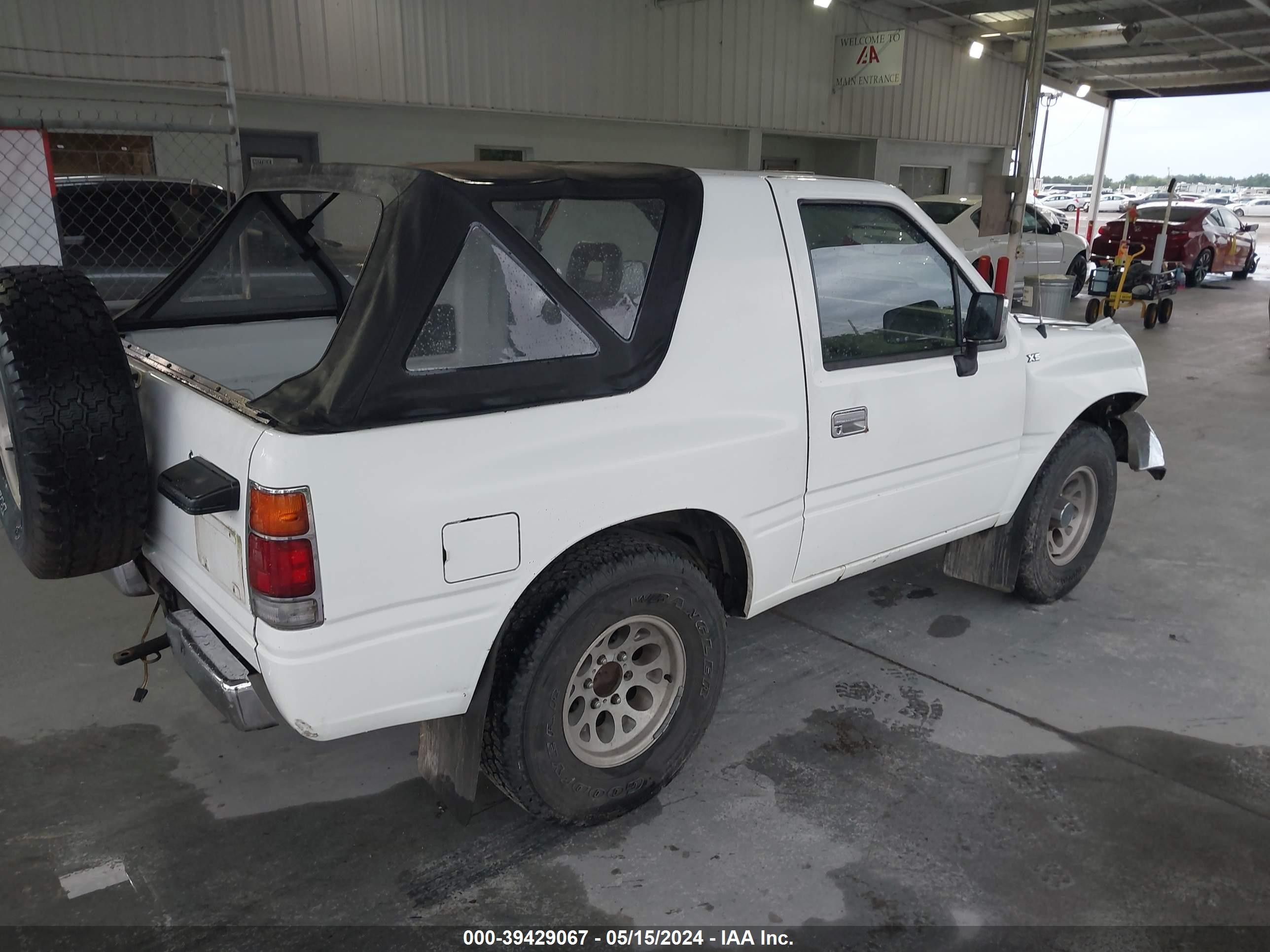 Photo 3 VIN: JAABL01E8L9802300 - ISUZU AMIGO 