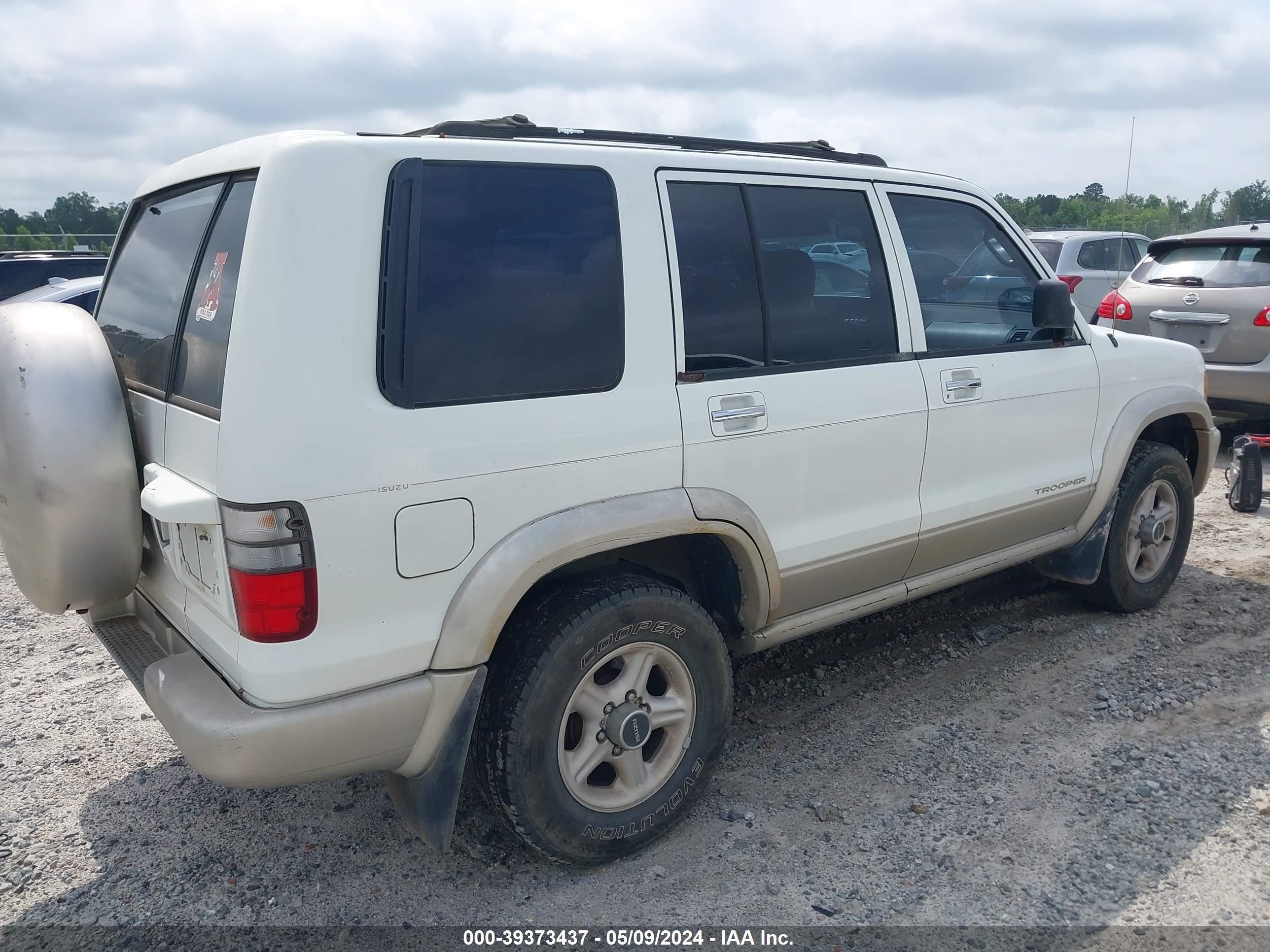 Photo 3 VIN: JACDS58X017J00648 - ISUZU TROOPER 