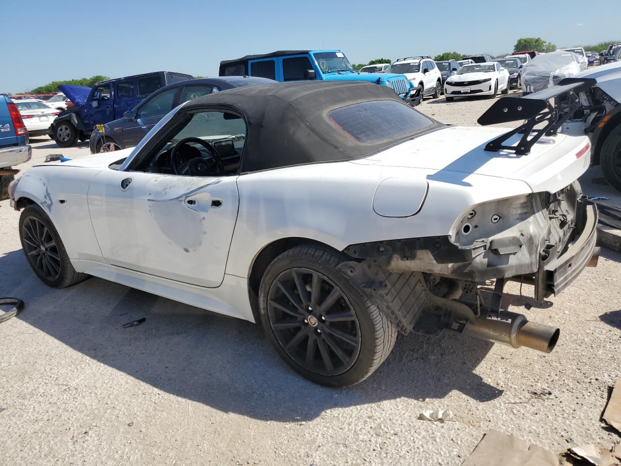 Photo 1 VIN: JC1NFAEK0H0104145 - FIAT 124 SPIDER 