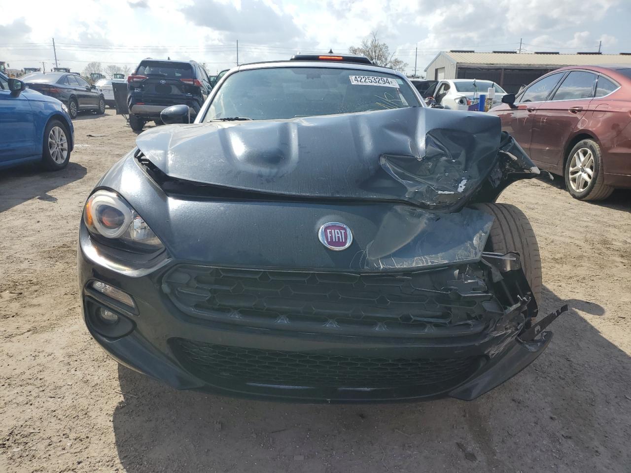 Photo 4 VIN: JC1NFAEK0J0136602 - FIAT 124 SPIDER 