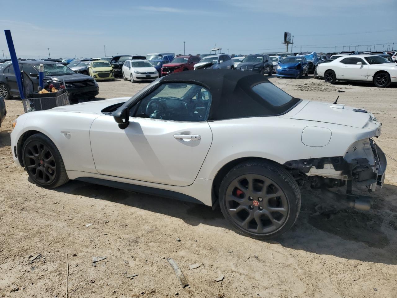 Photo 1 VIN: JC1NFAEK0J0136843 - FIAT 124 SPIDER 