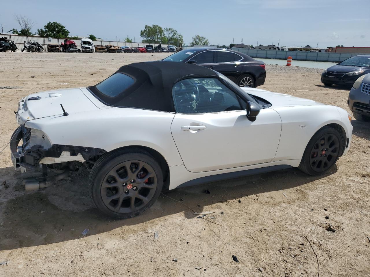 Photo 2 VIN: JC1NFAEK0J0136843 - FIAT 124 SPIDER 