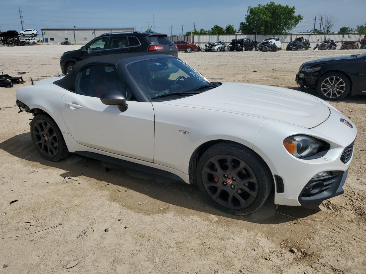 Photo 3 VIN: JC1NFAEK0J0136843 - FIAT 124 SPIDER 