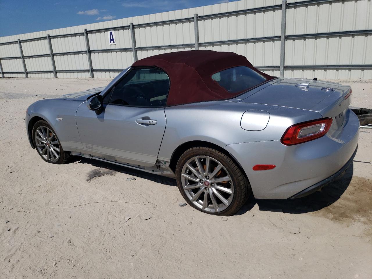 Photo 1 VIN: JC1NFAEK0J0138849 - FIAT 124 SPIDER 