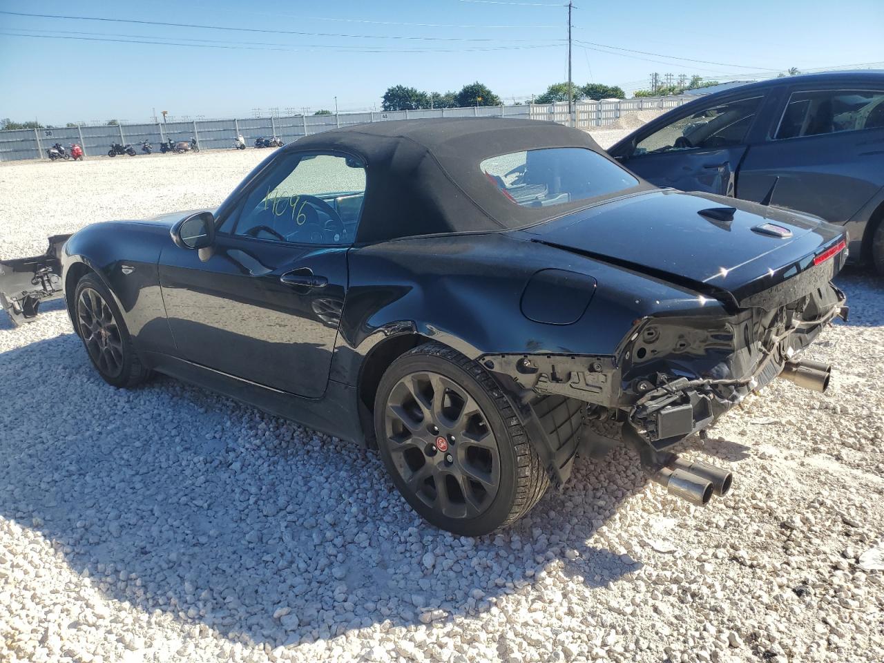 Photo 1 VIN: JC1NFAEK2K0140782 - FIAT 124 SPIDER 