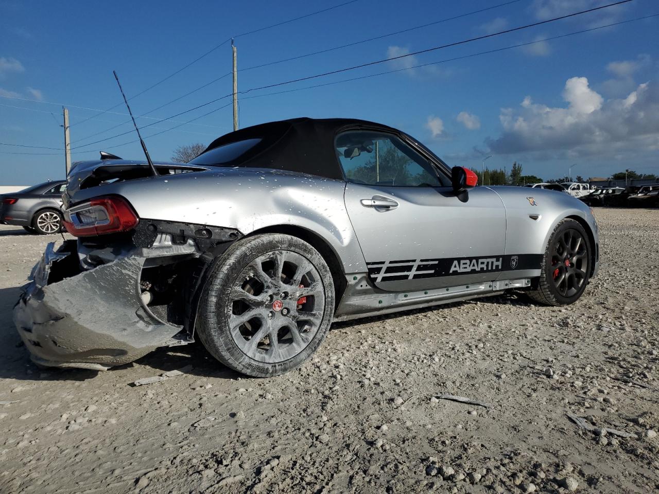 Photo 2 VIN: JC1NFAEK8J0140476 - FIAT 124 SPIDER 