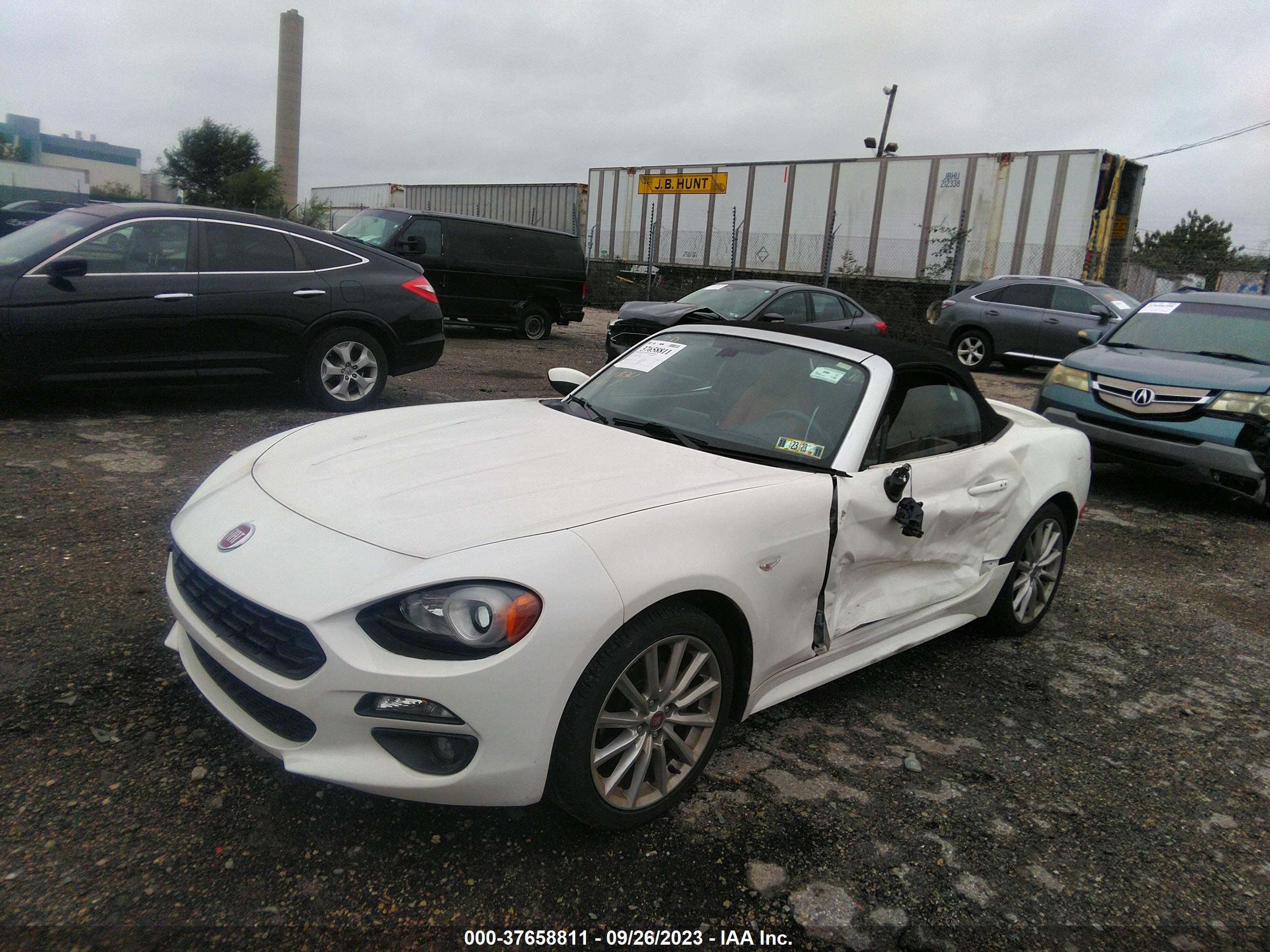 Photo 1 VIN: JC1NFAEKXH0106761 - FIAT 124 SPIDER 