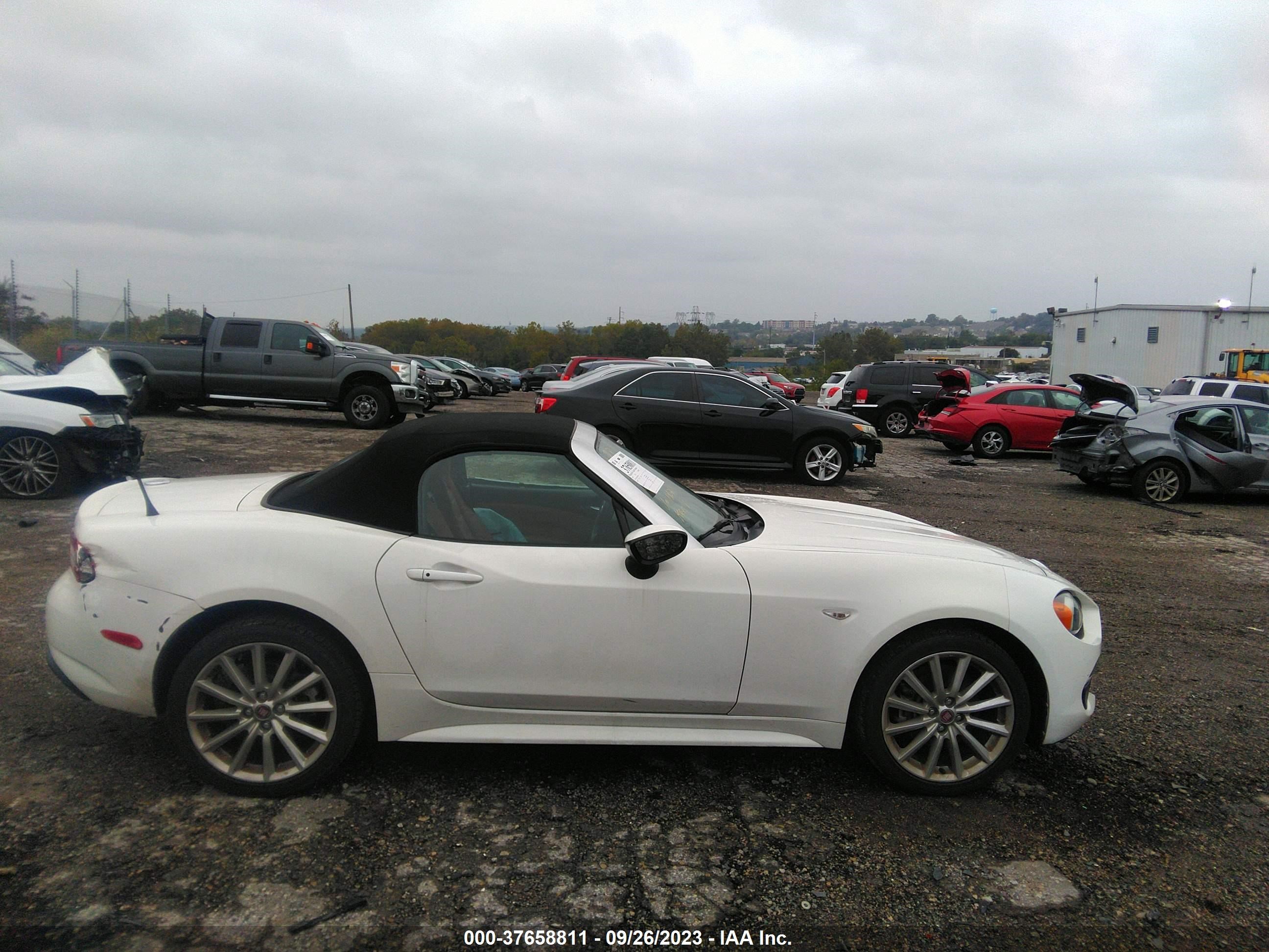 Photo 11 VIN: JC1NFAEKXH0106761 - FIAT 124 SPIDER 