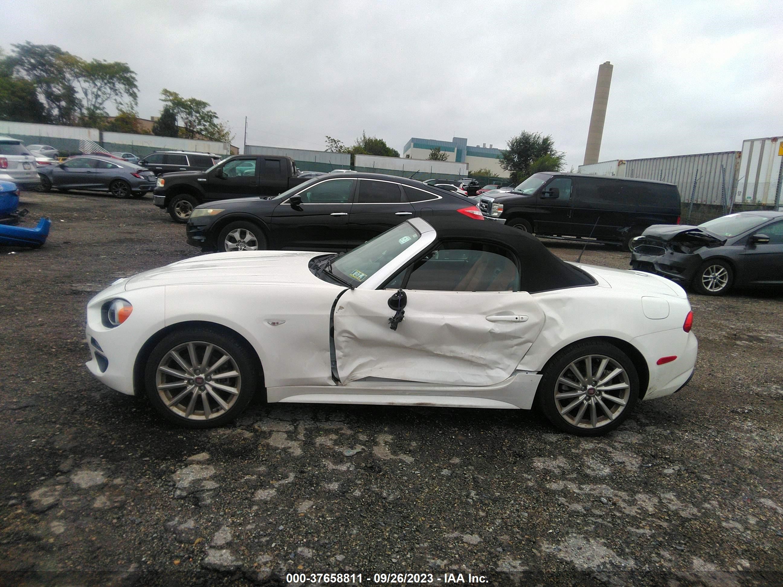 Photo 12 VIN: JC1NFAEKXH0106761 - FIAT 124 SPIDER 