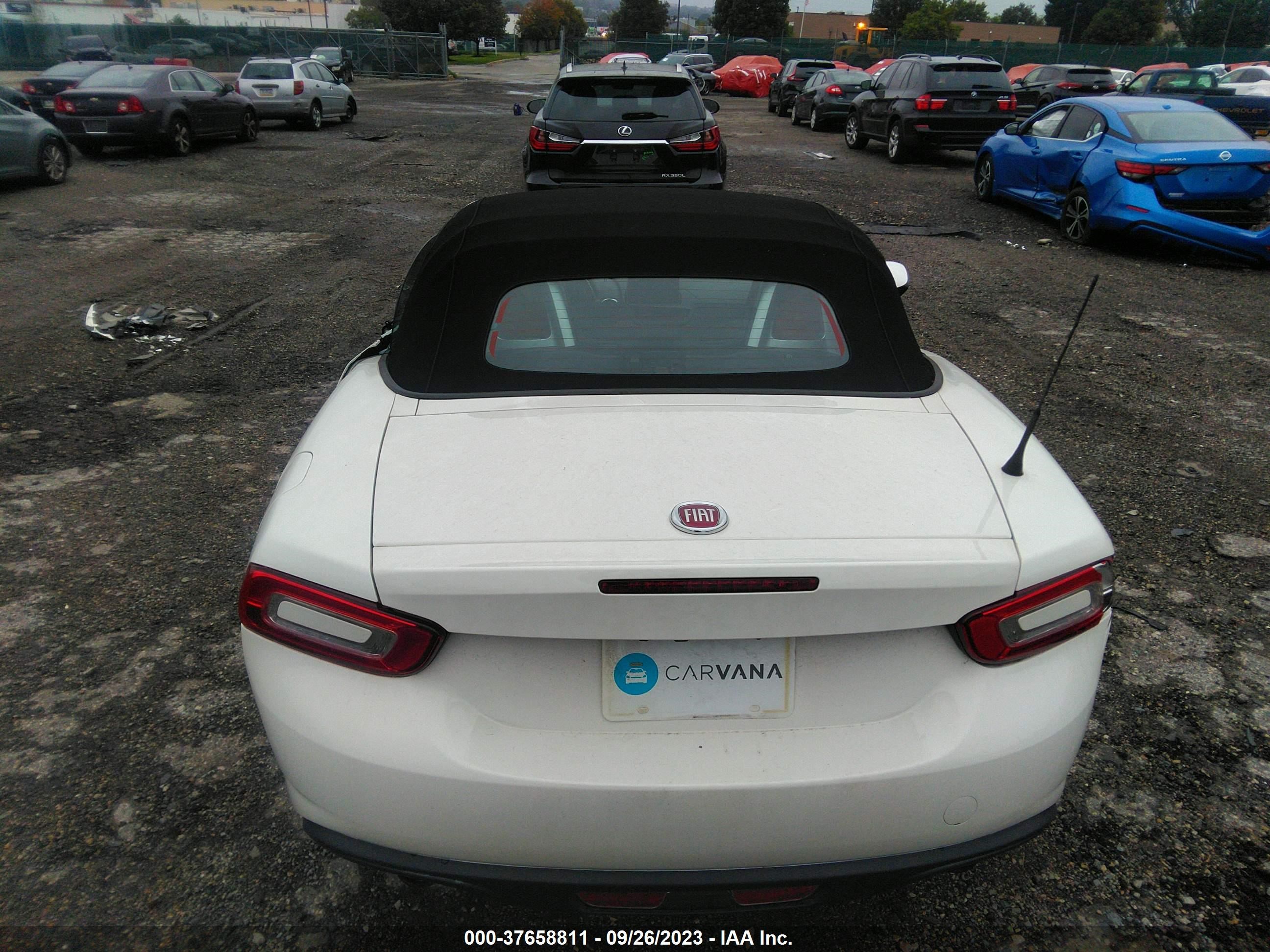 Photo 14 VIN: JC1NFAEKXH0106761 - FIAT 124 SPIDER 