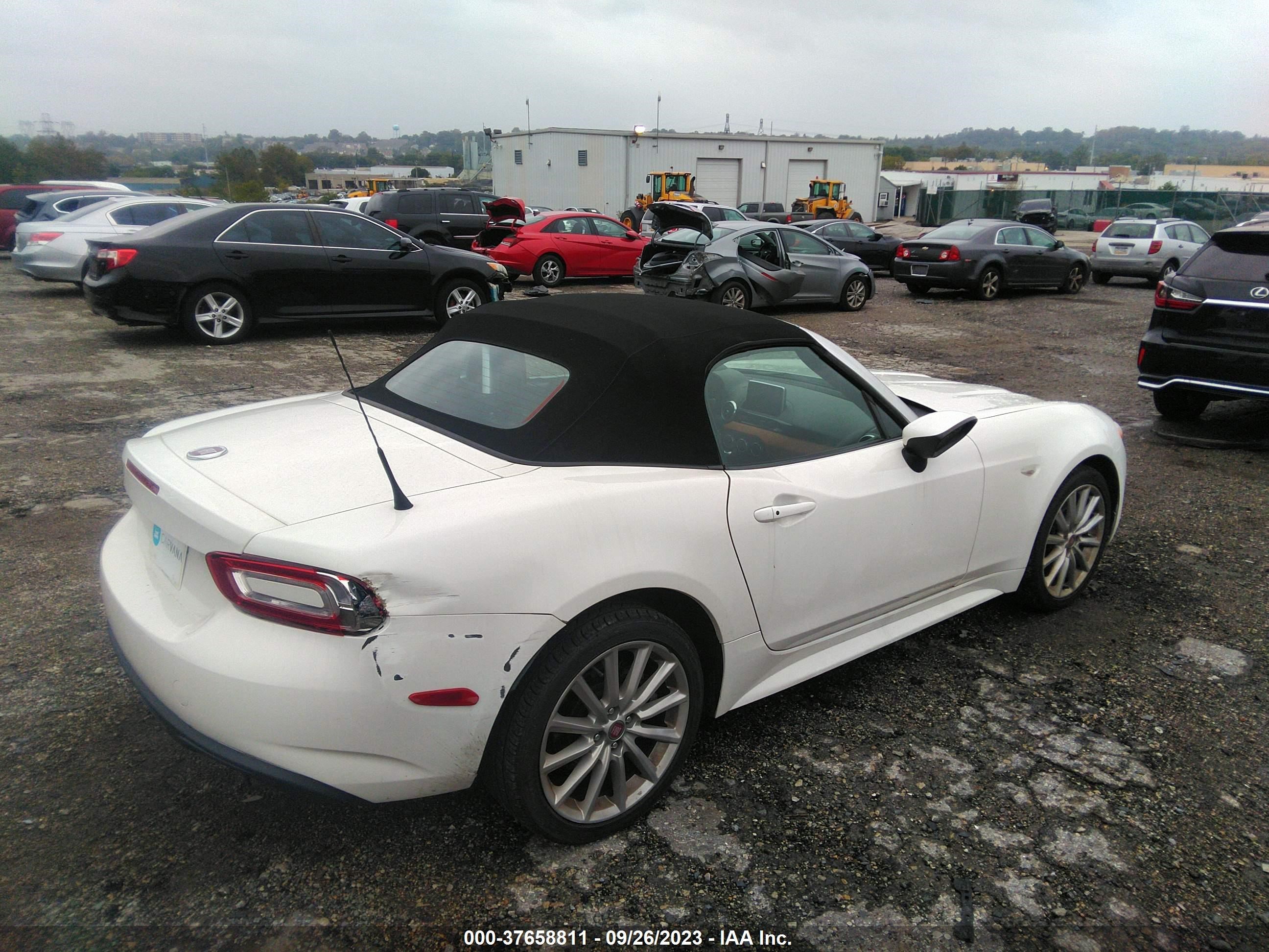 Photo 3 VIN: JC1NFAEKXH0106761 - FIAT 124 SPIDER 