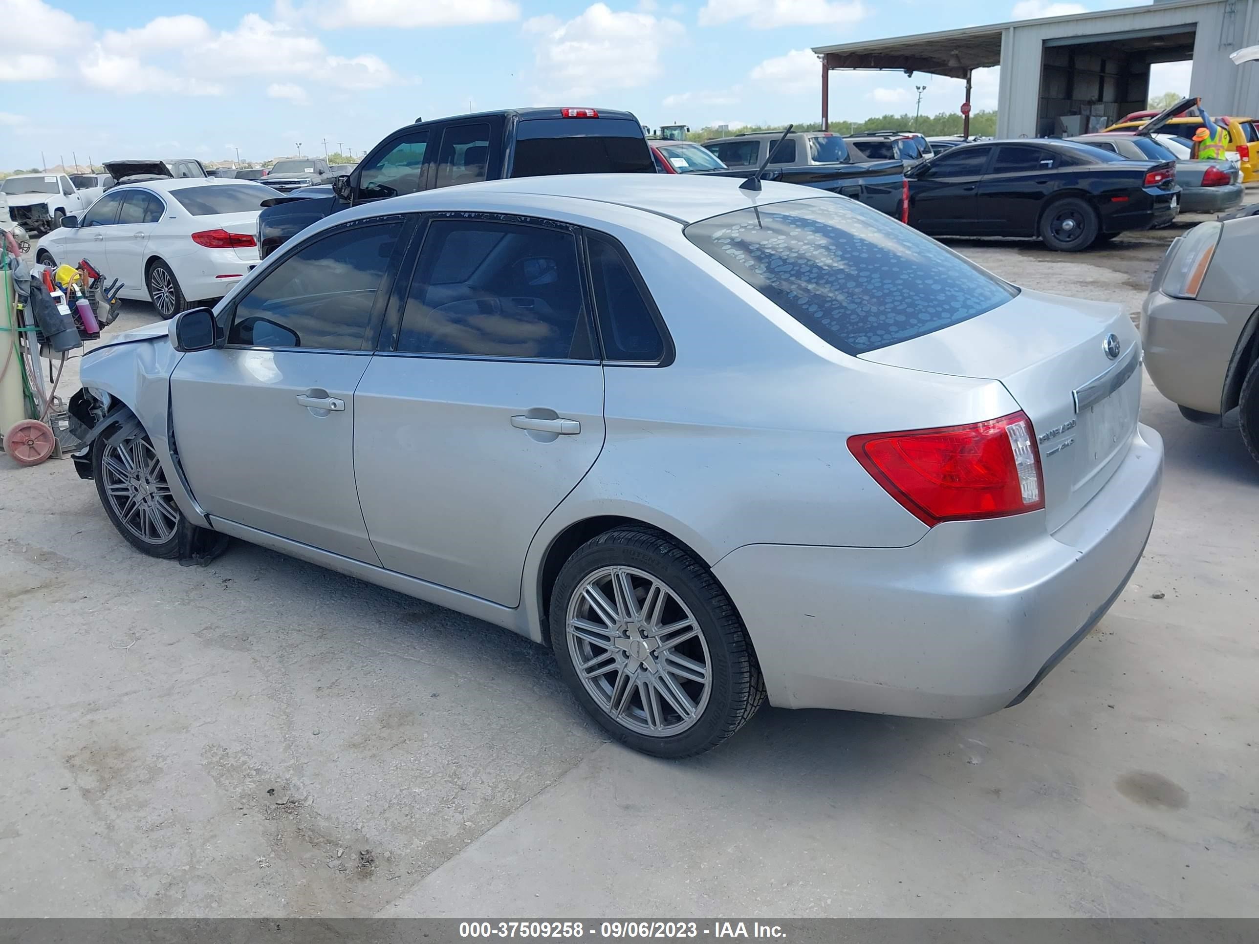 Photo 2 VIN: JF1GE6A61AH504930 - SUBARU IMPREZA 