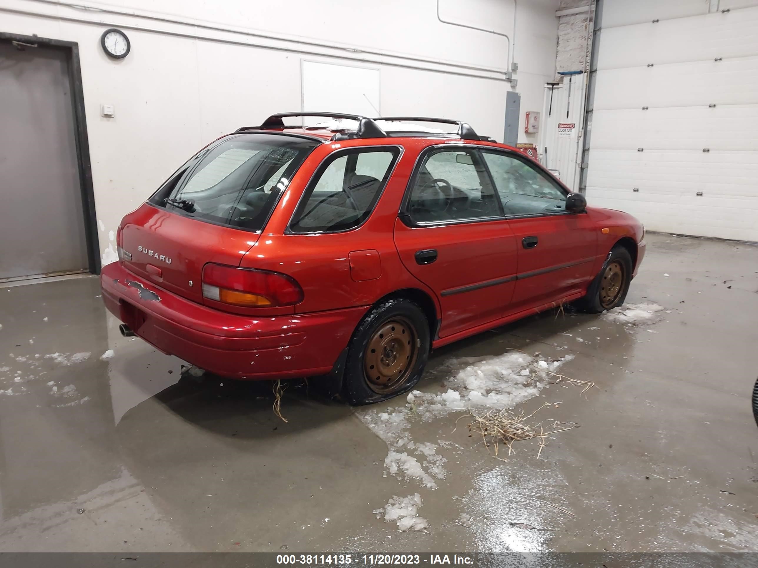 Photo 3 VIN: JF1GF4352YH807571 - SUBARU IMPREZA 