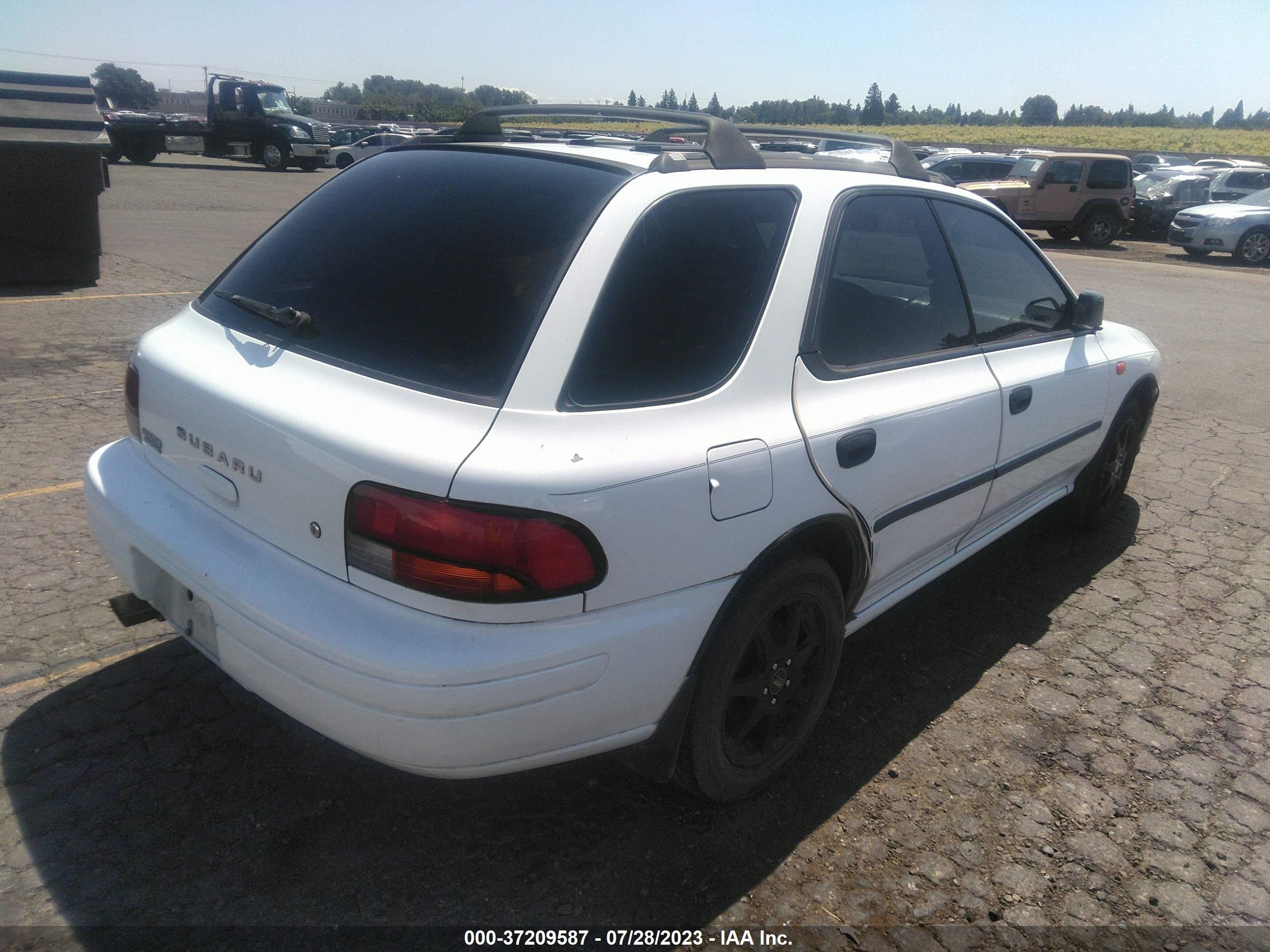 Photo 3 VIN: JF1GF435XXH815030 - SUBARU IMPREZA 