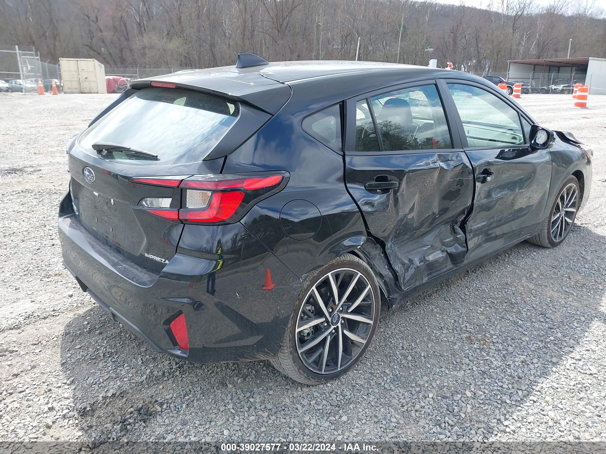 Photo 3 VIN: JF1GUAFC6R8318333 - SUBARU IMPREZA 