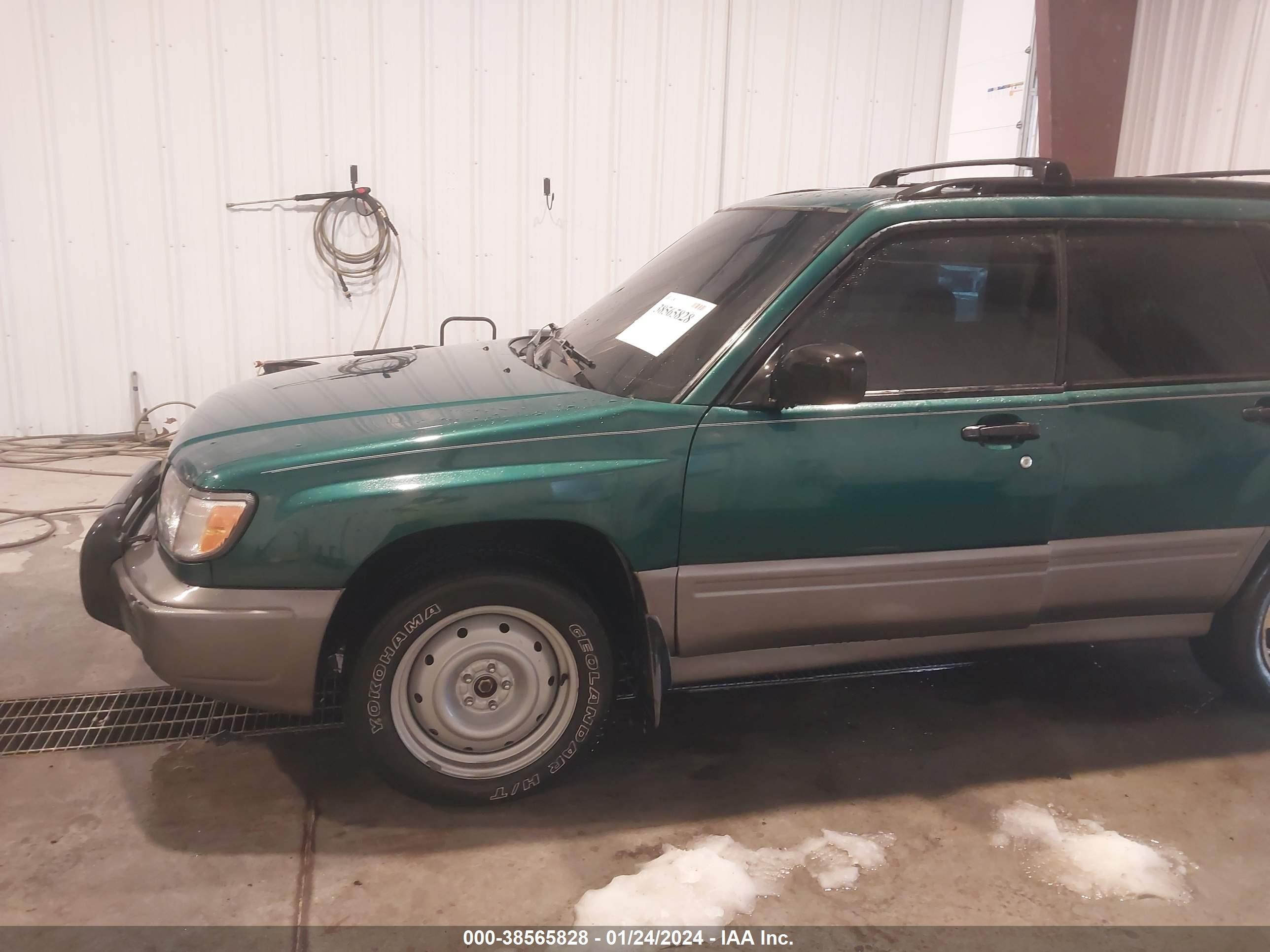 Photo 13 VIN: JF1SF6553XH748371 - SUBARU FORESTER 