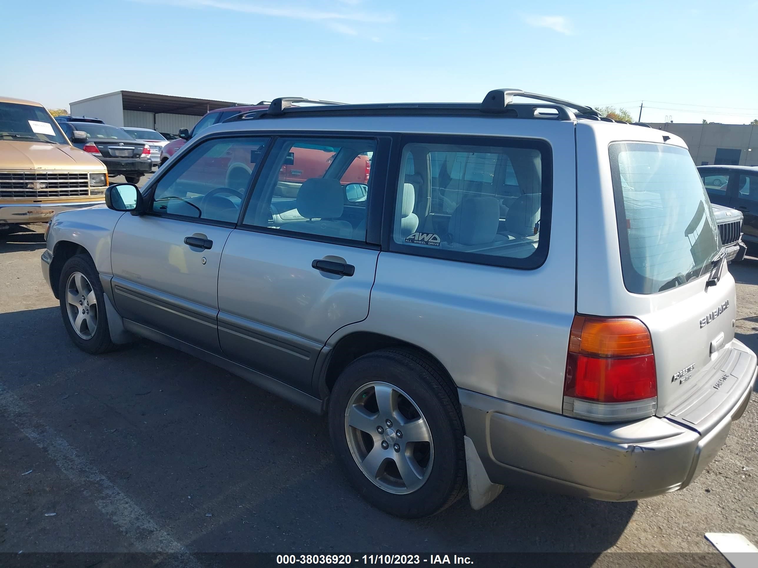 Photo 2 VIN: JF1SF655XXH719885 - SUBARU FORESTER 