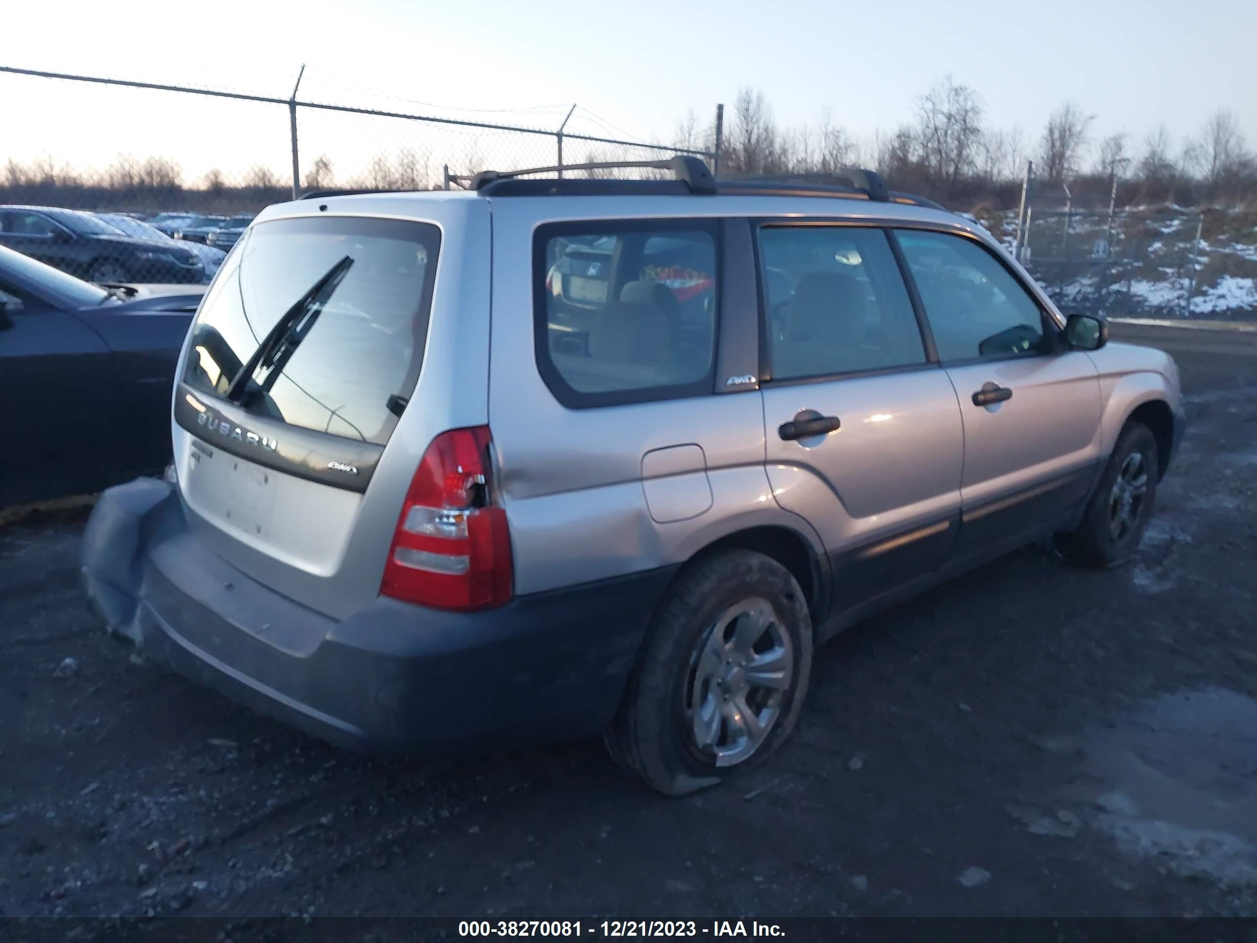 Photo 3 VIN: JF1SG63684H740951 - SUBARU FORESTER 