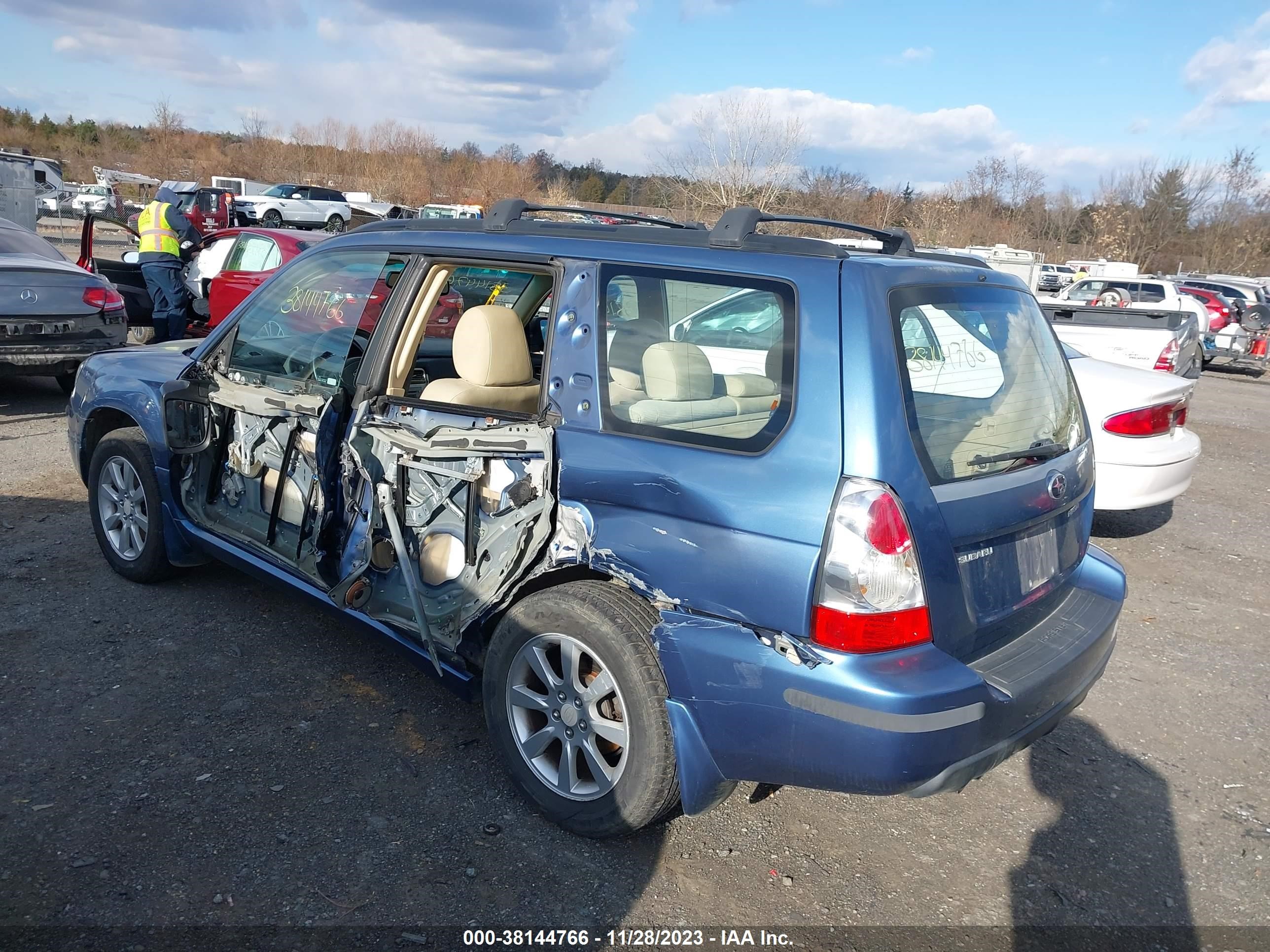 Photo 2 VIN: JF1SG65617H700373 - SUBARU FORESTER 