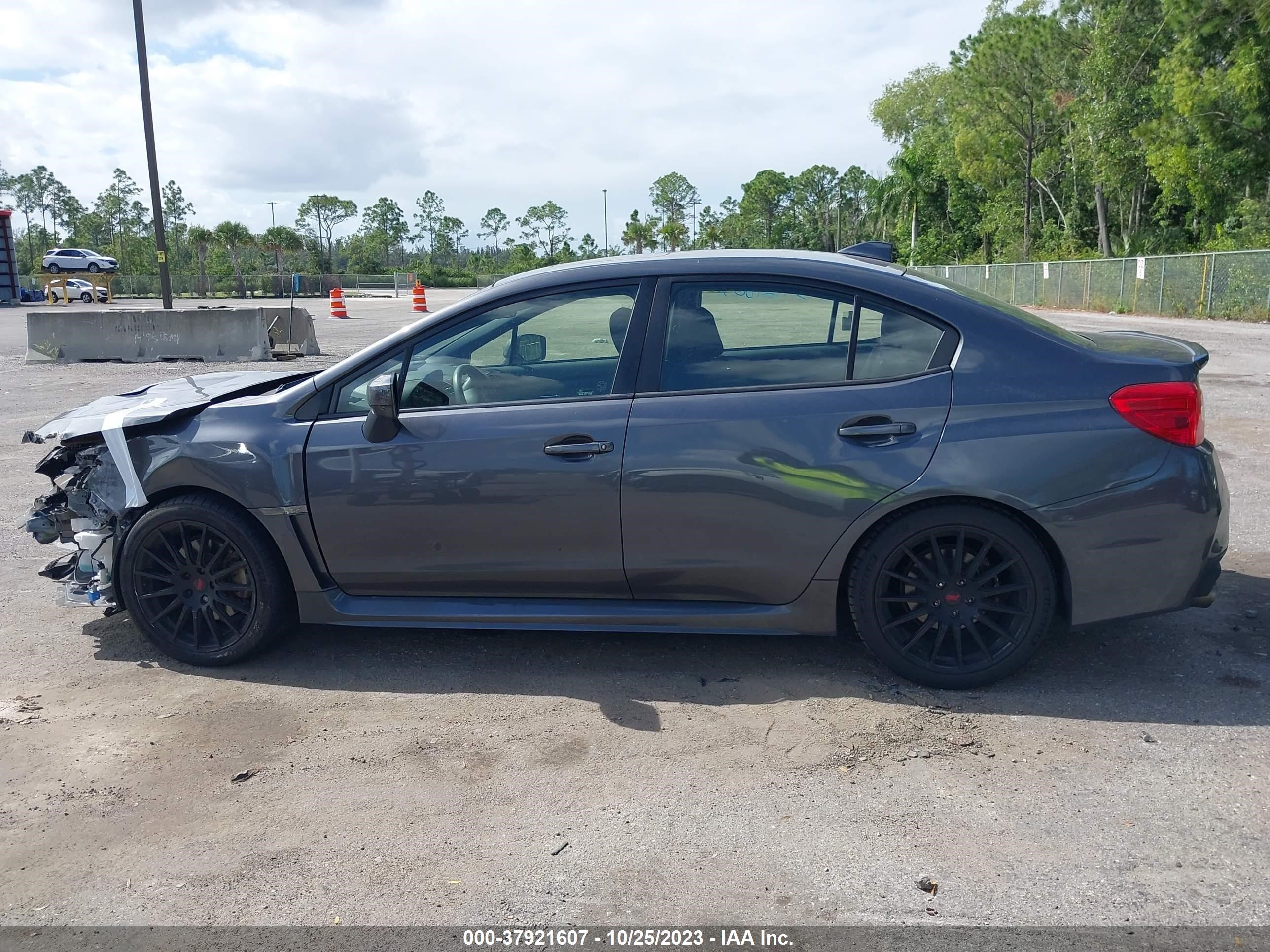 Photo 13 VIN: JF1VA1C60L9803034 - SUBARU WRX 