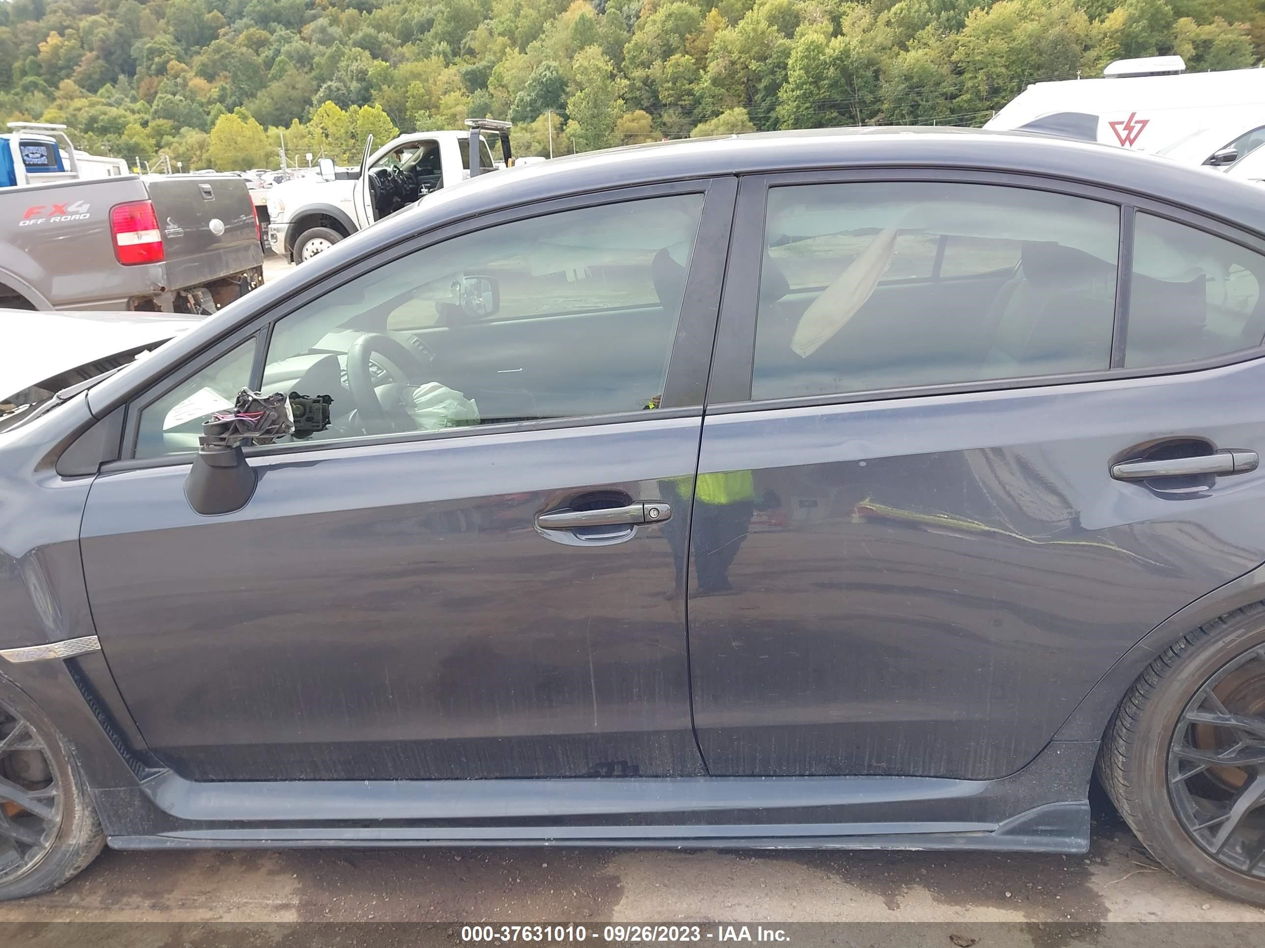 Photo 14 VIN: JF1VA1E67G8811575 - SUBARU WRX 