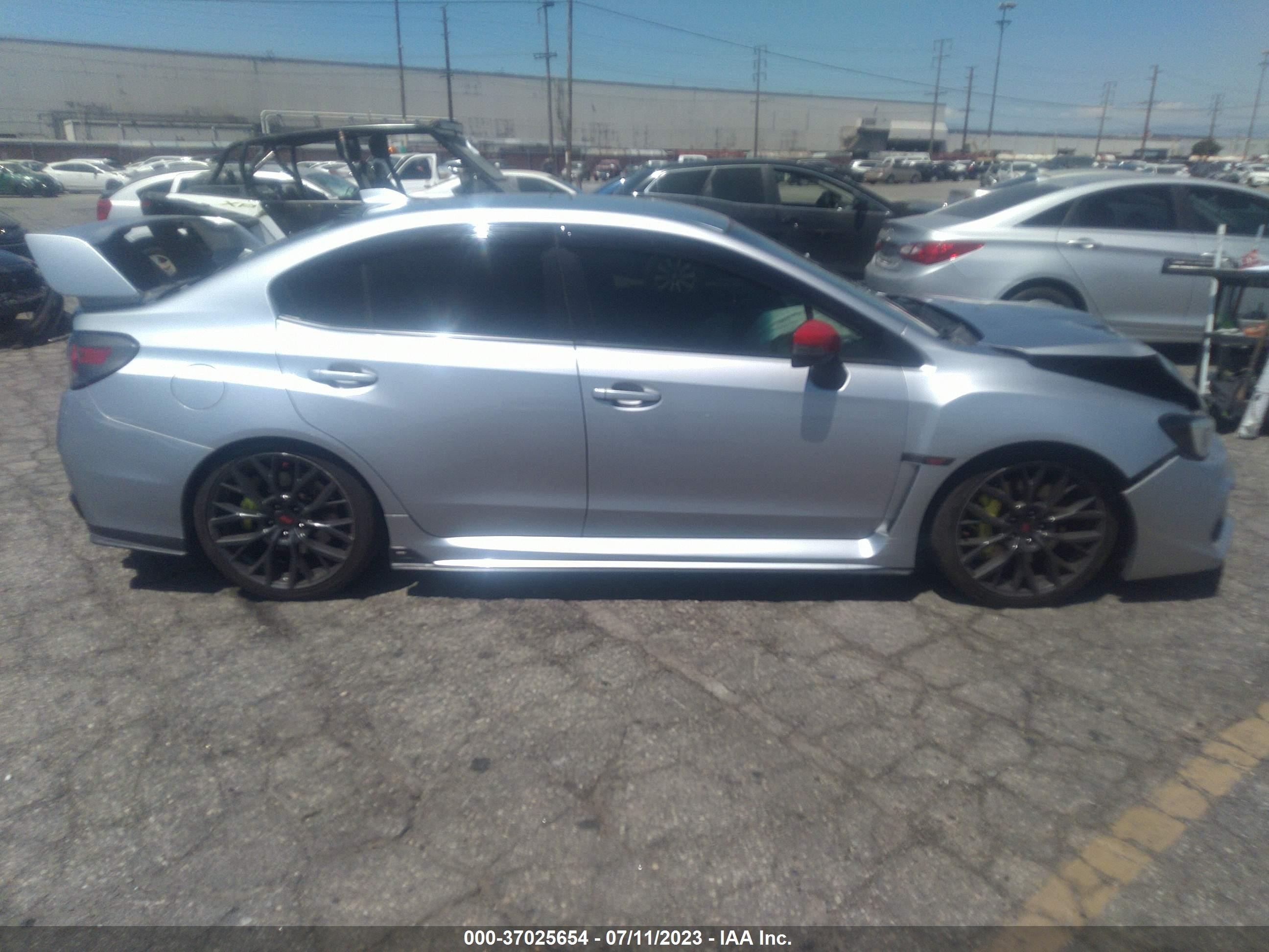 Photo 12 VIN: JF1VA2M66J9811236 - SUBARU WRX 