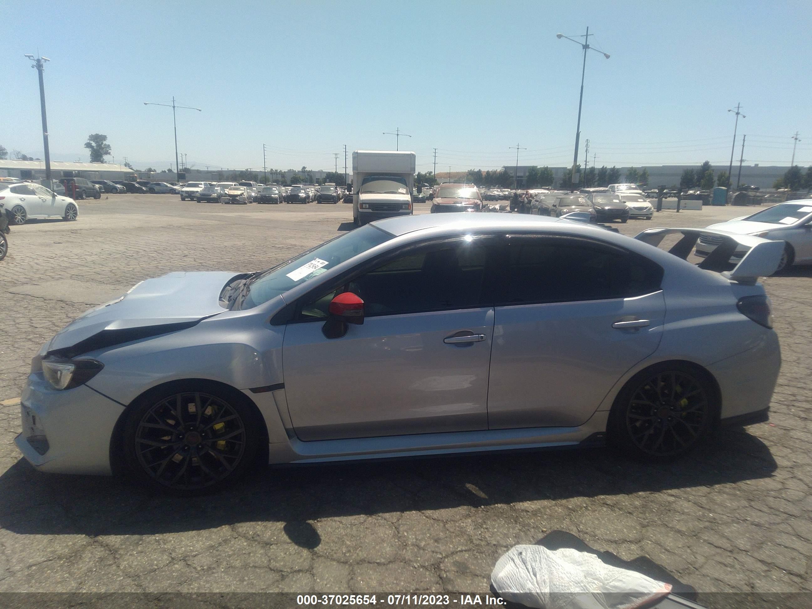 Photo 13 VIN: JF1VA2M66J9811236 - SUBARU WRX 