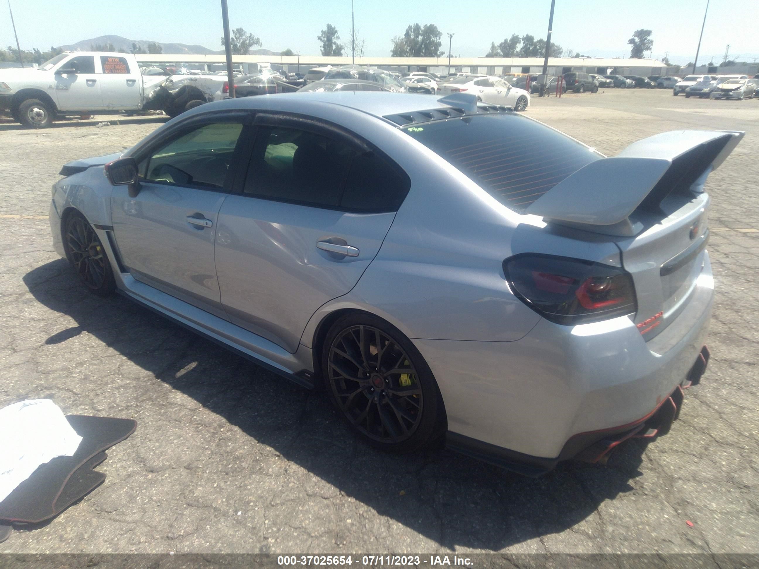 Photo 2 VIN: JF1VA2M66J9811236 - SUBARU WRX 