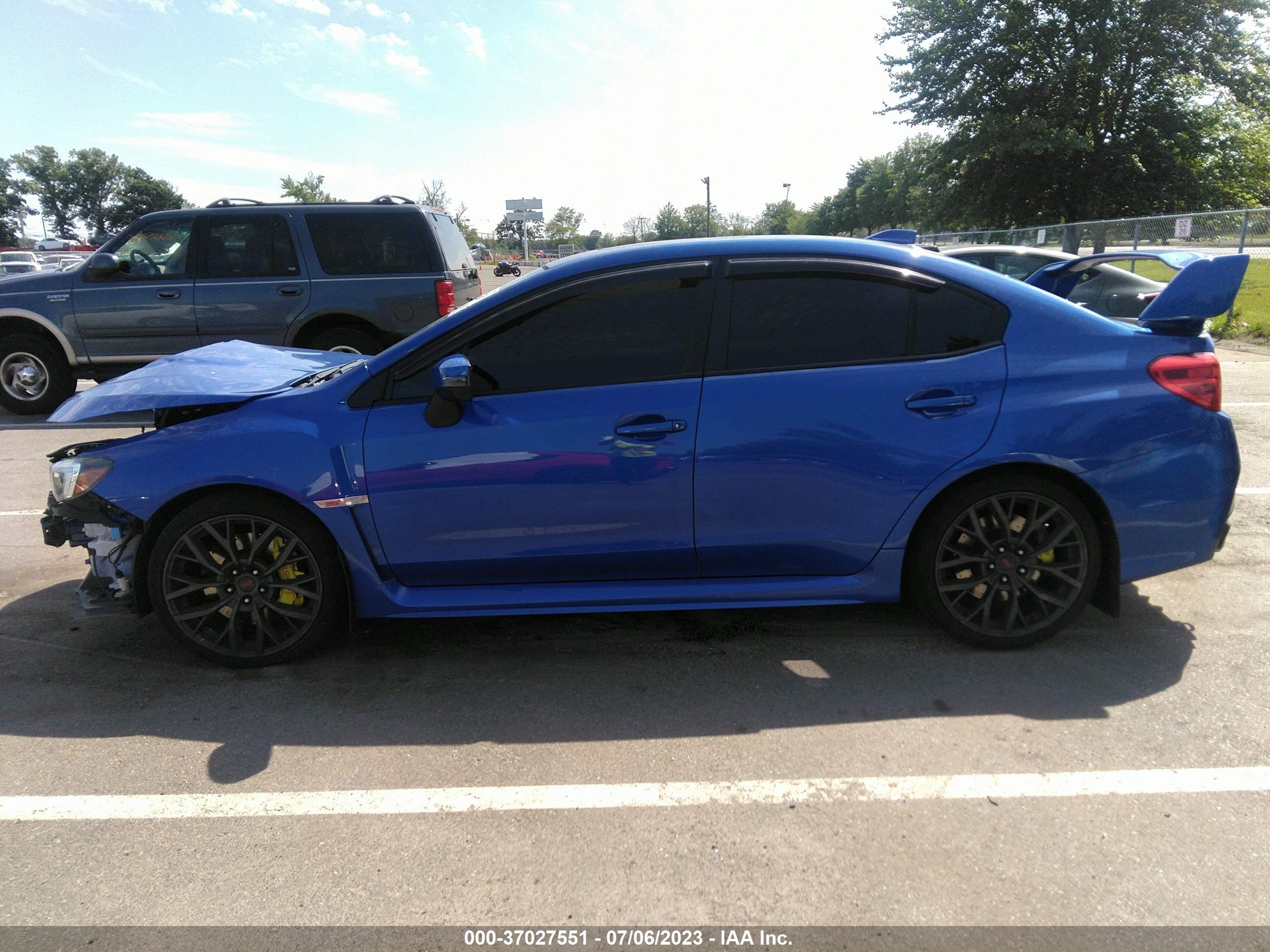 Photo 13 VIN: JF1VA2W64J9818733 - SUBARU WRX 