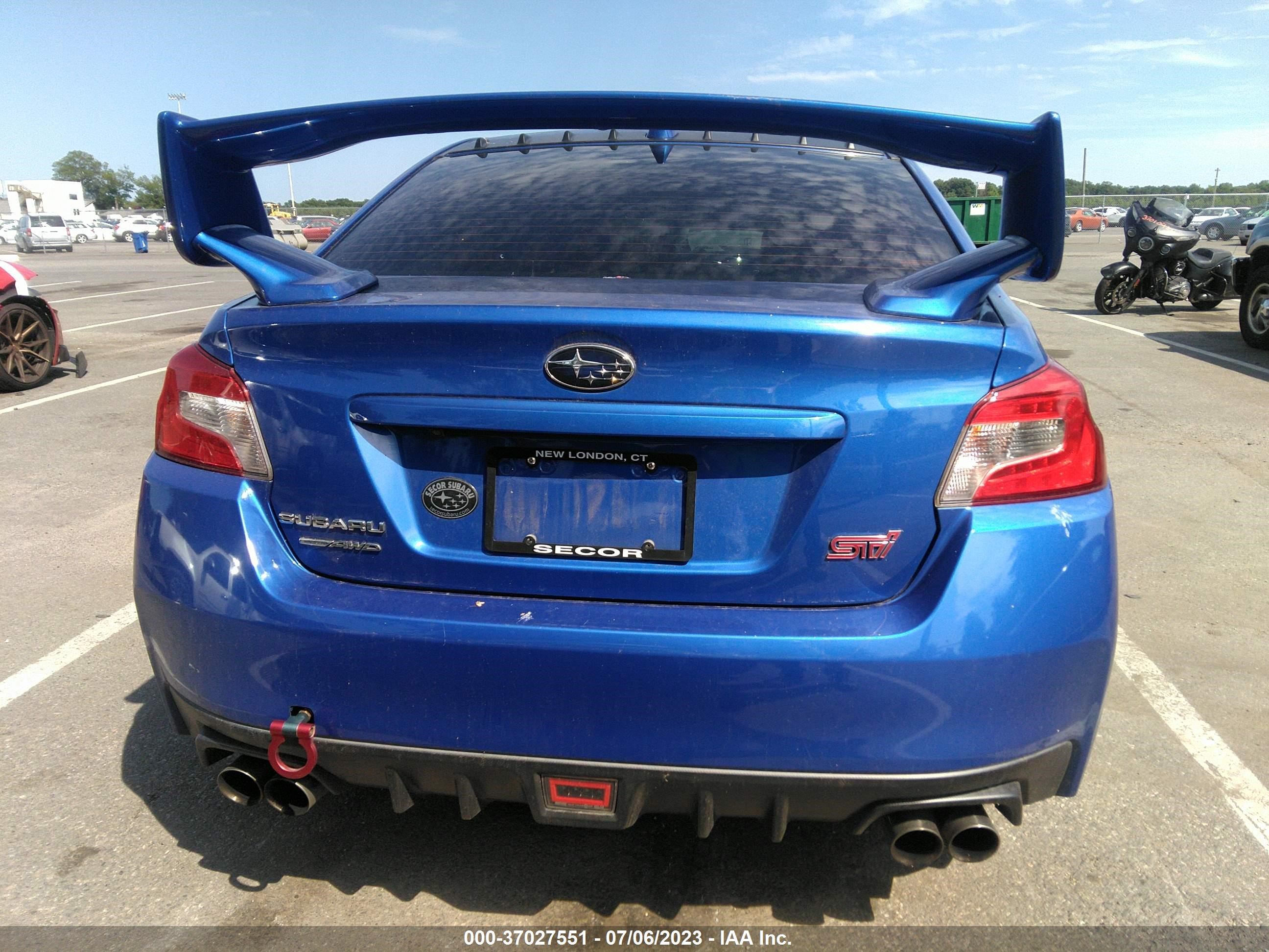 Photo 15 VIN: JF1VA2W64J9818733 - SUBARU WRX 