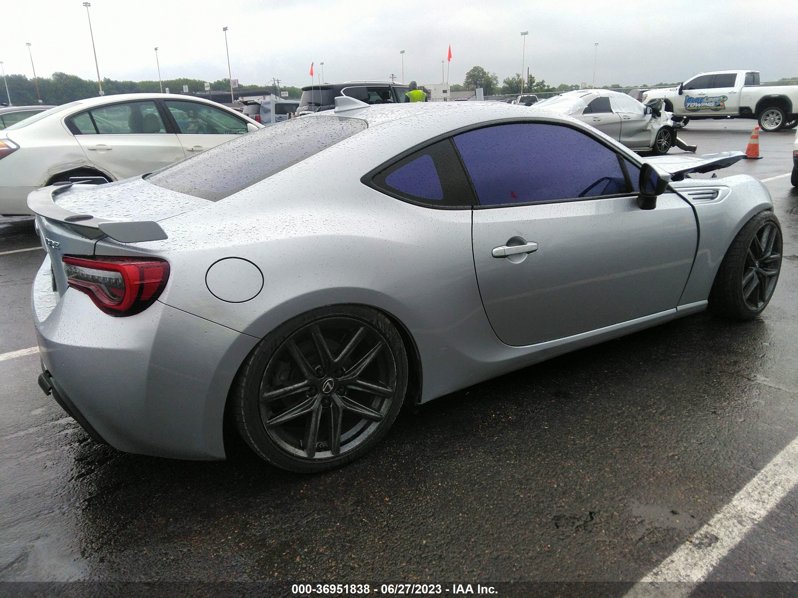 Photo 3 VIN: JF1ZCAC11J9603180 - SUBARU BRZ 